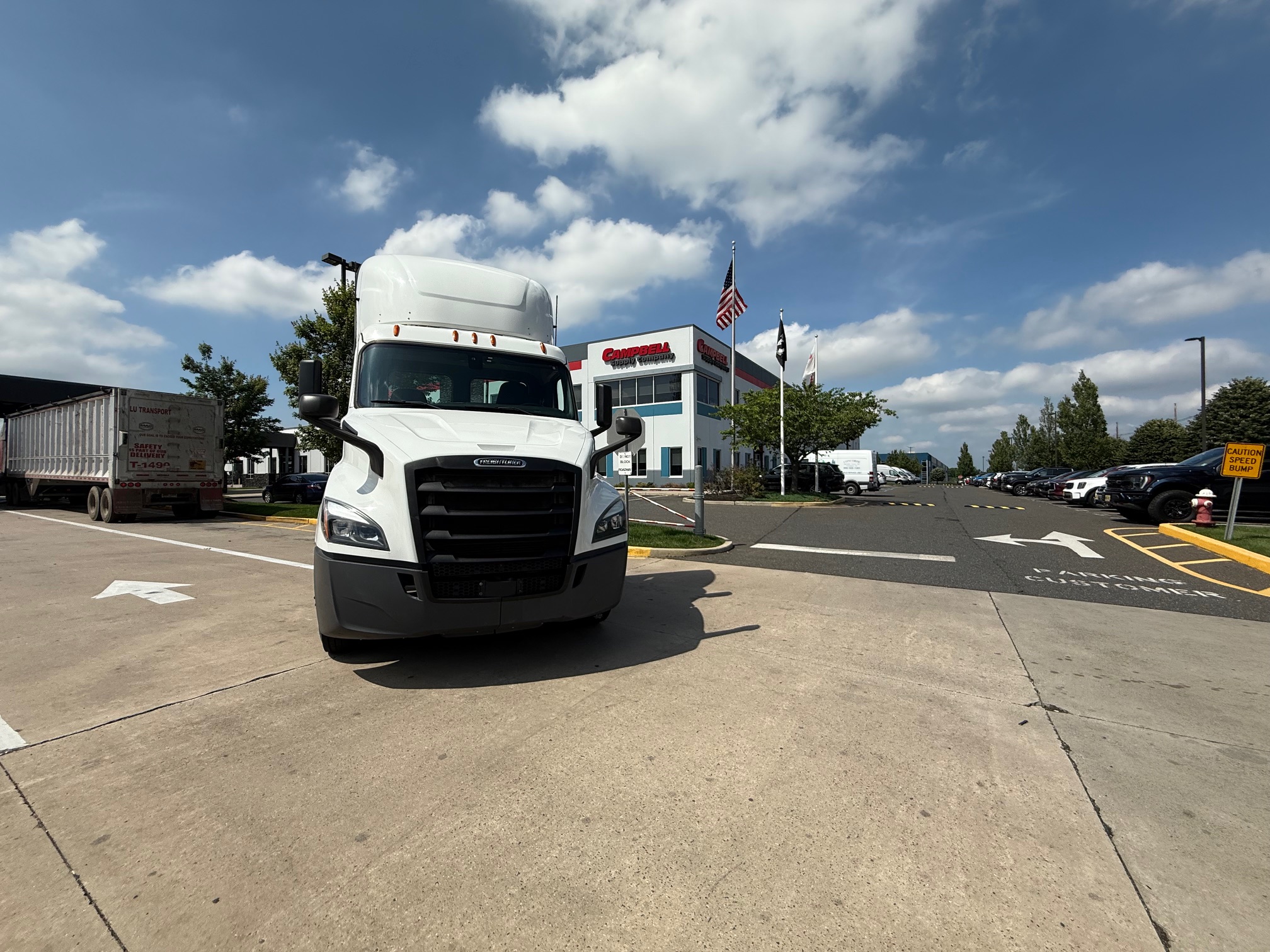 2019 Freightliner CASCADIA PE116D - image 2 of 6