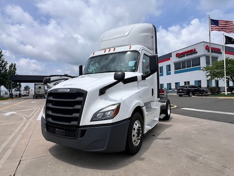 2020 Freightliner Cascadia PT126 - image 3 of 6