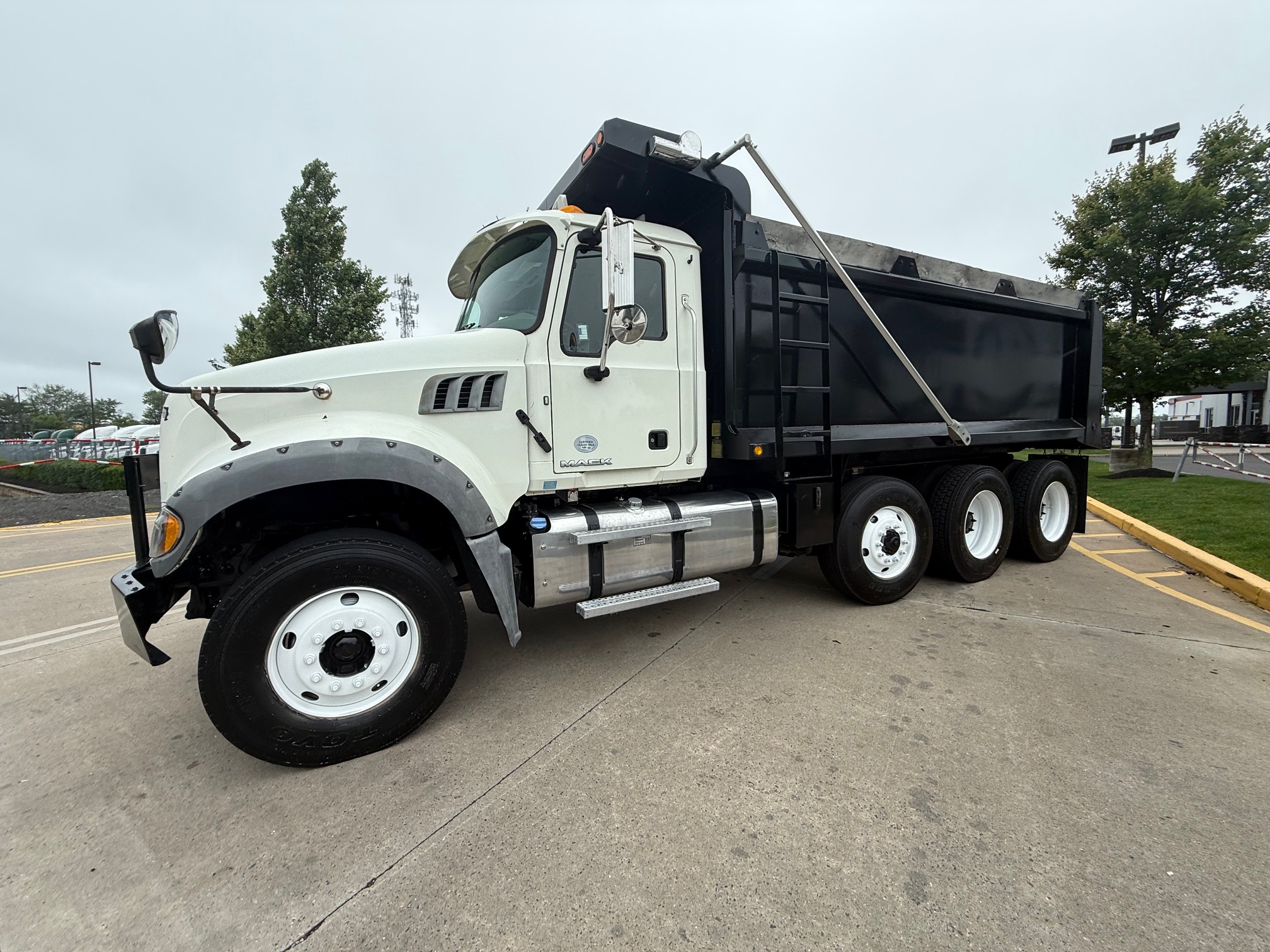 2015 MACK 700 - image 3 of 6