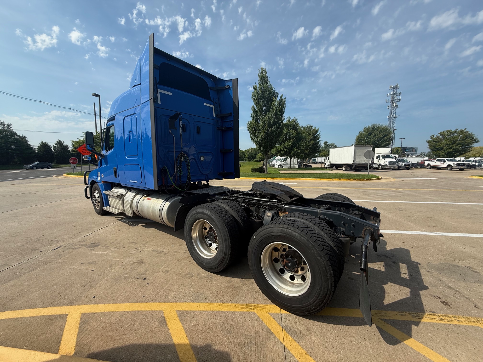 2022 FREIGHTLINER CASCADIA PT126S - image 5 of 6