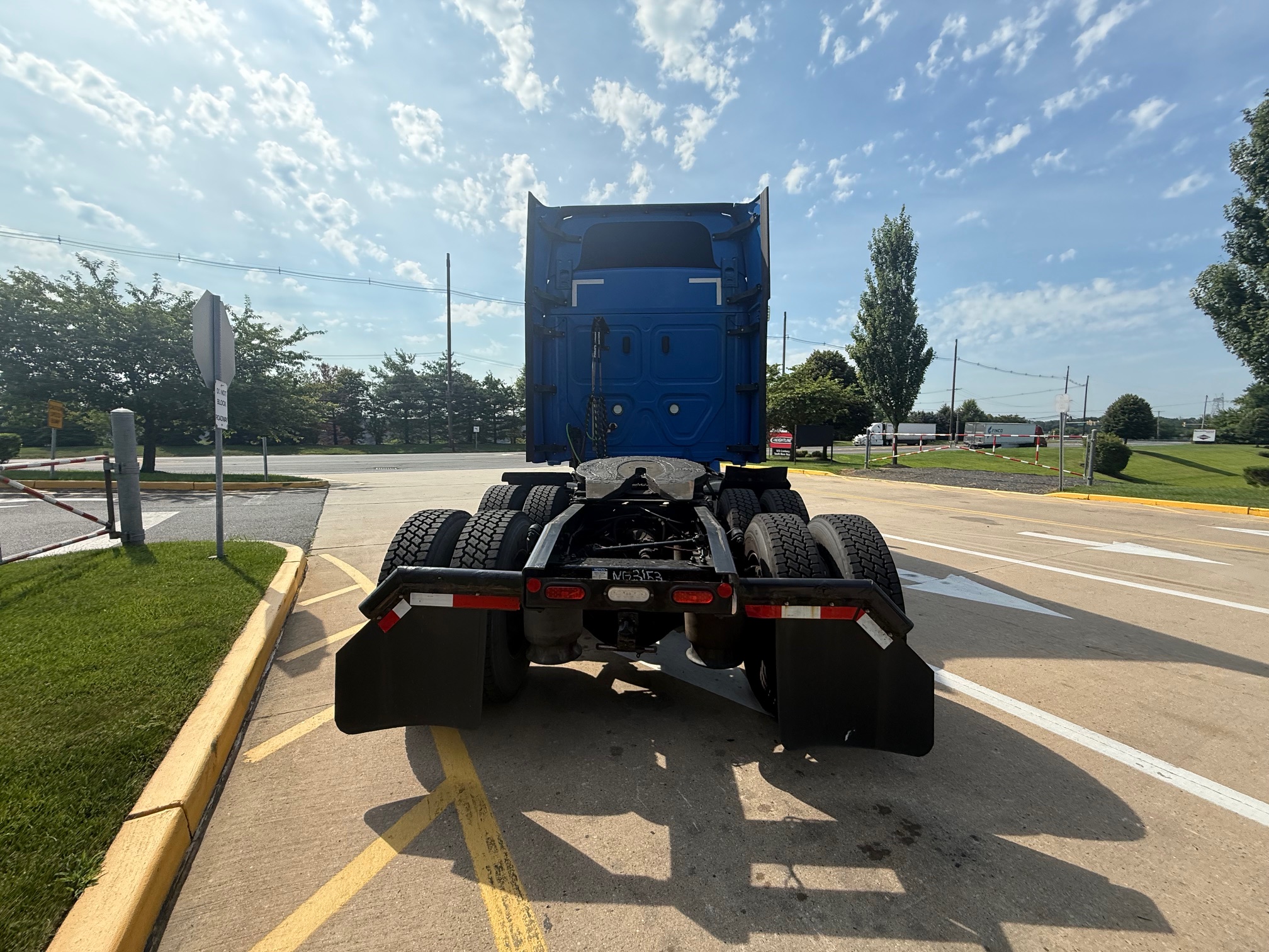 2022 Freightliner CASCADIA 126 - image 5 of 6
