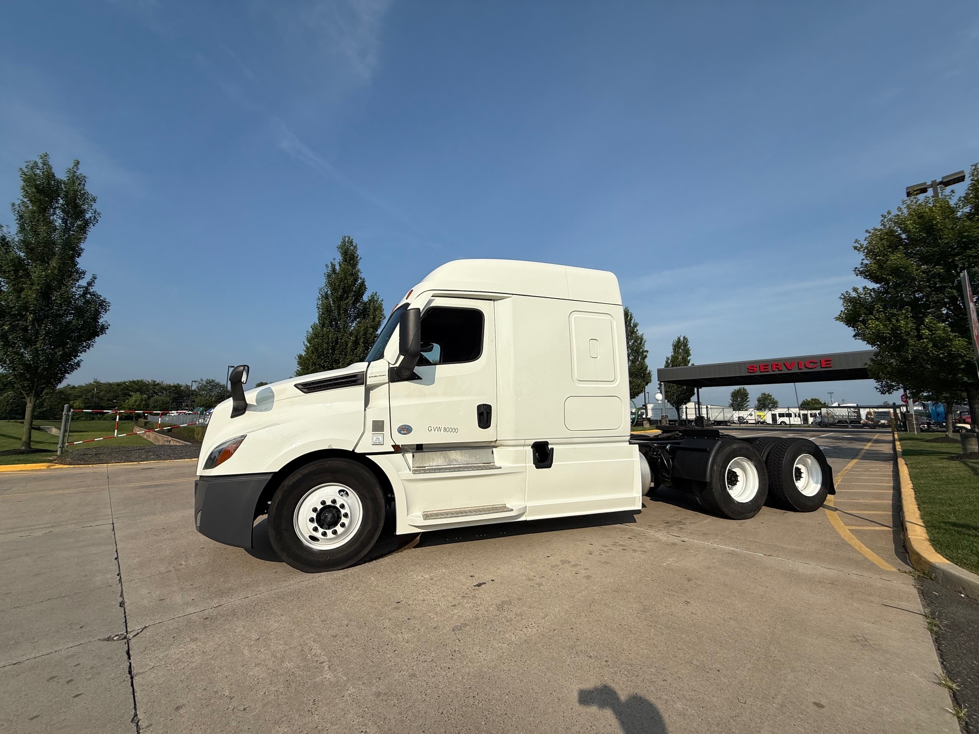 2022 FREIGHTLINER CASCADIA PT126S - image 3 of 6