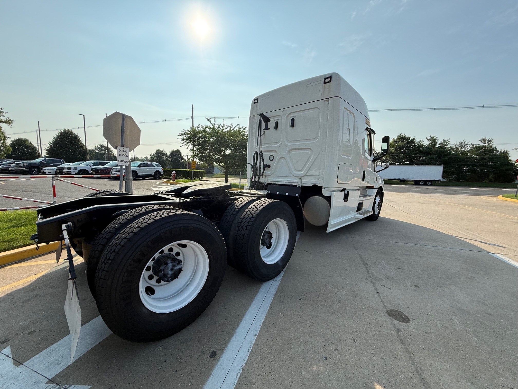 2022 FREIGHTLINER CASCADIA PT126S - image 4 of 6