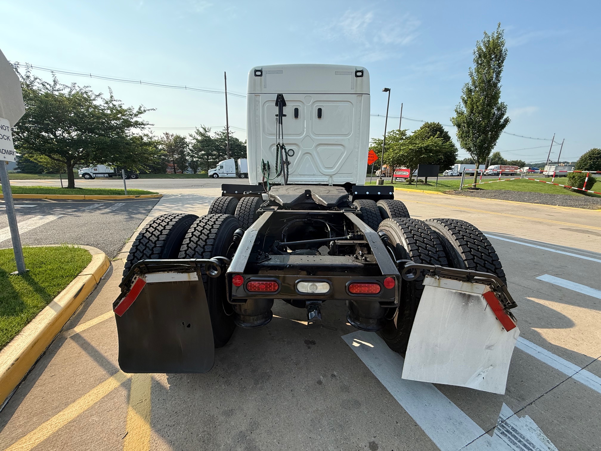 2022 Freightliner CASCADIA 126 - image 5 of 6