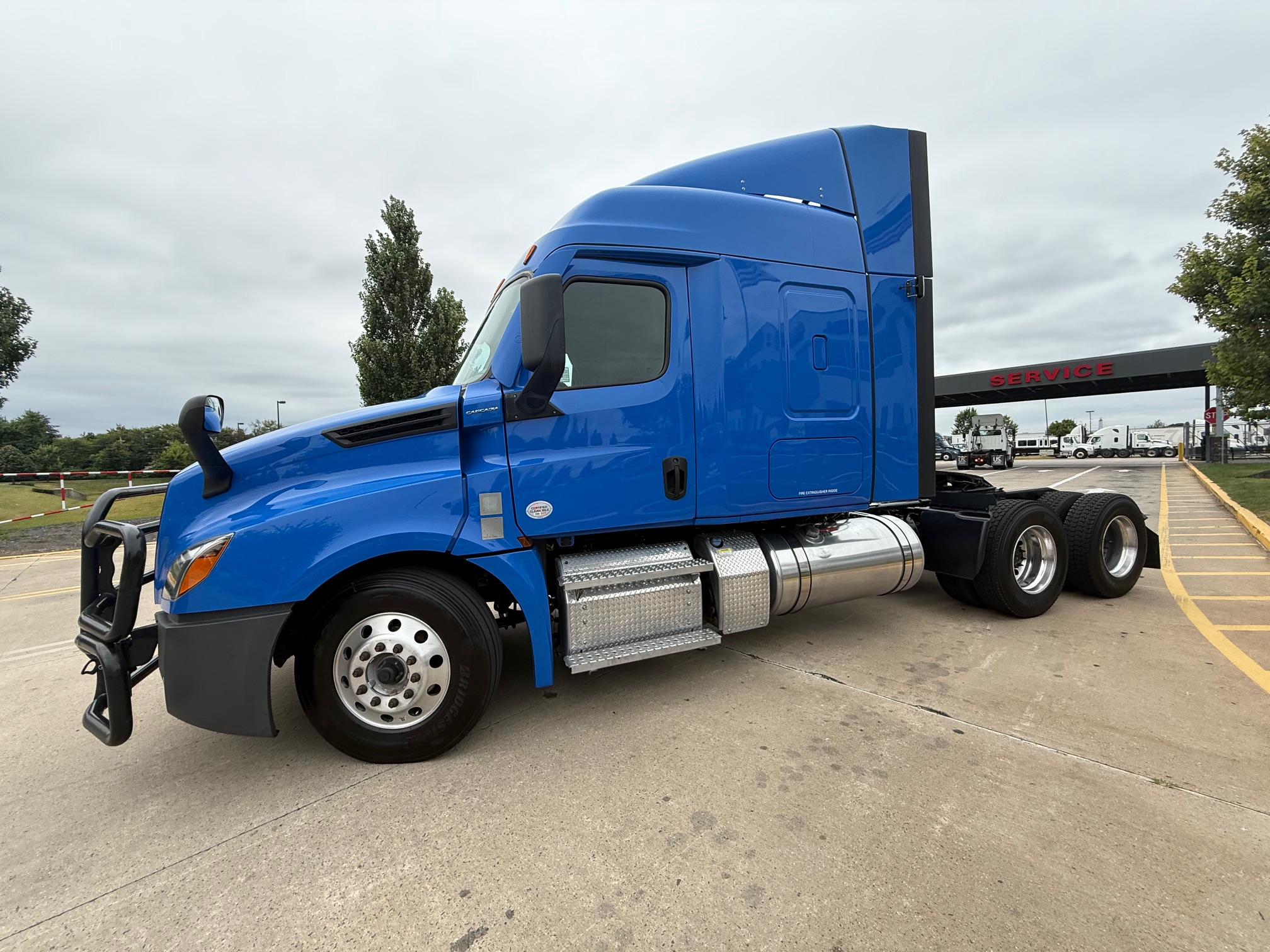 2022 FREIGHTLINER CASCADIA PT126S - image 3 of 6