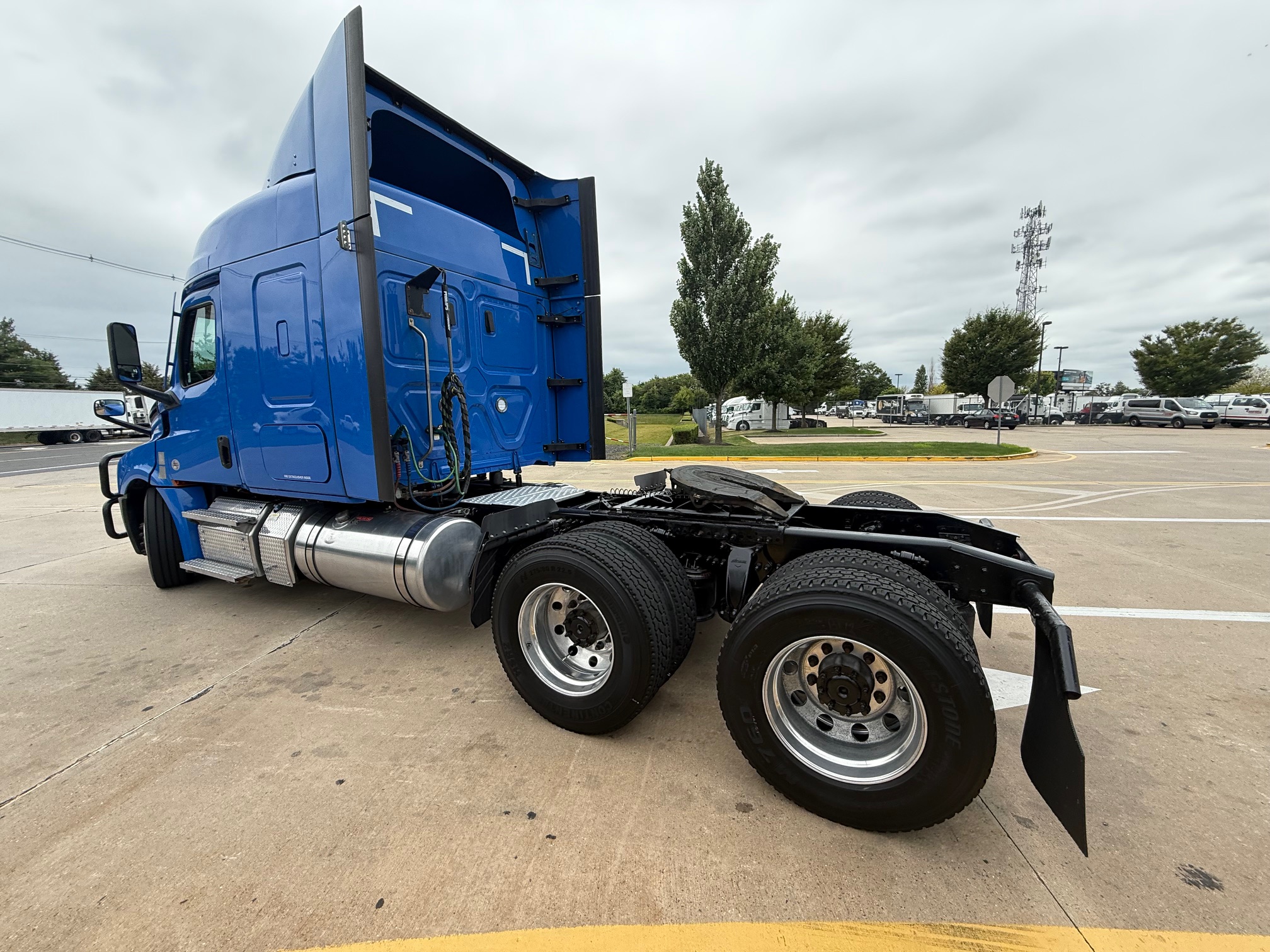 2022 FREIGHTLINER CASCADIA PT126S - image 5 of 6