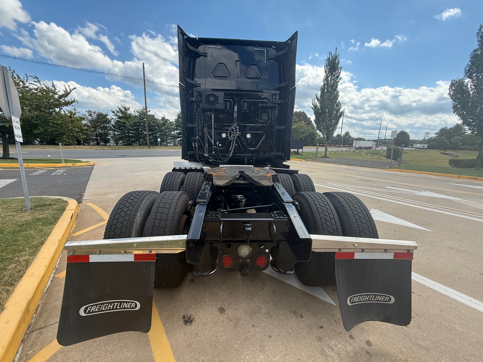 2020 Freightliner CASCADIA 126 - image 6 of 6