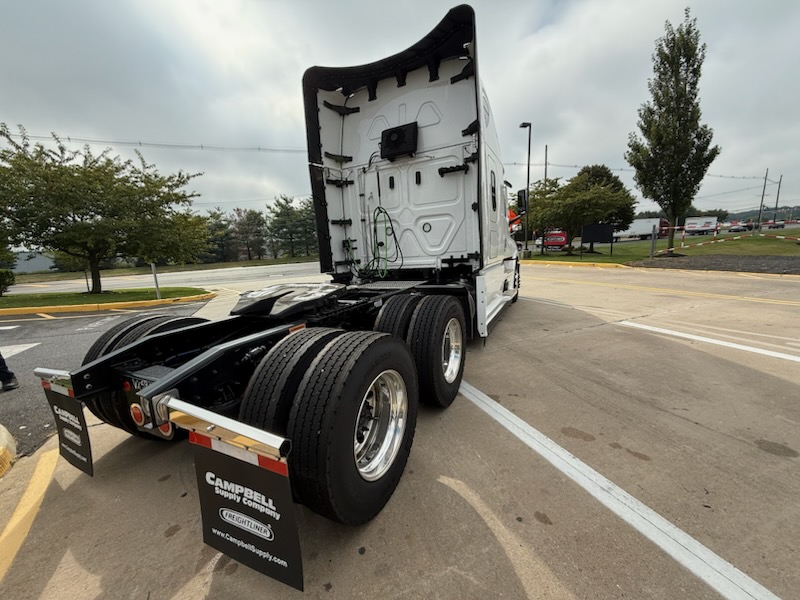 2025 FREIGHTLINER CASCADIA 126 - image 4 of 6