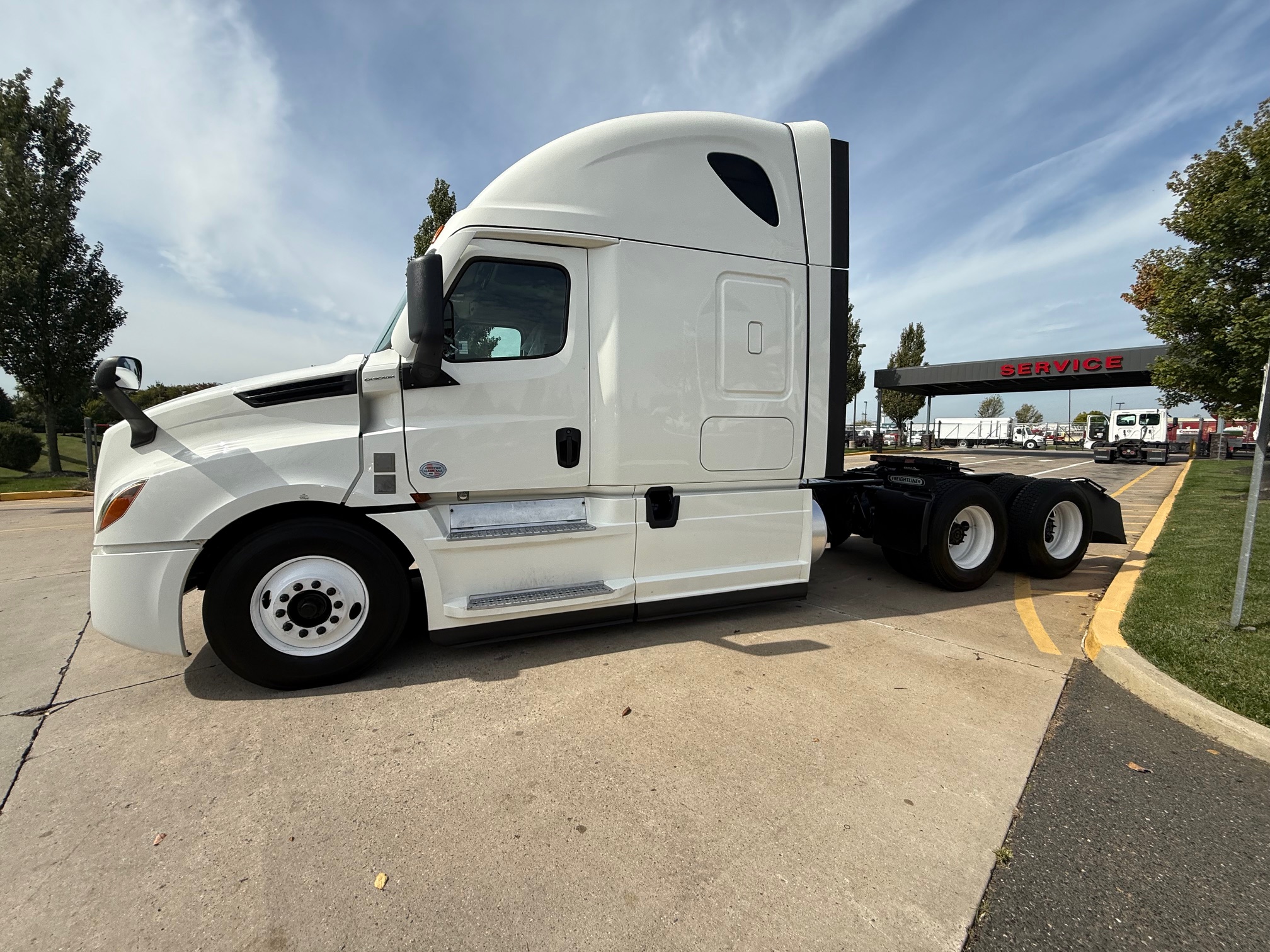 2022 Freightliner CA126SLP - image 3 of 6