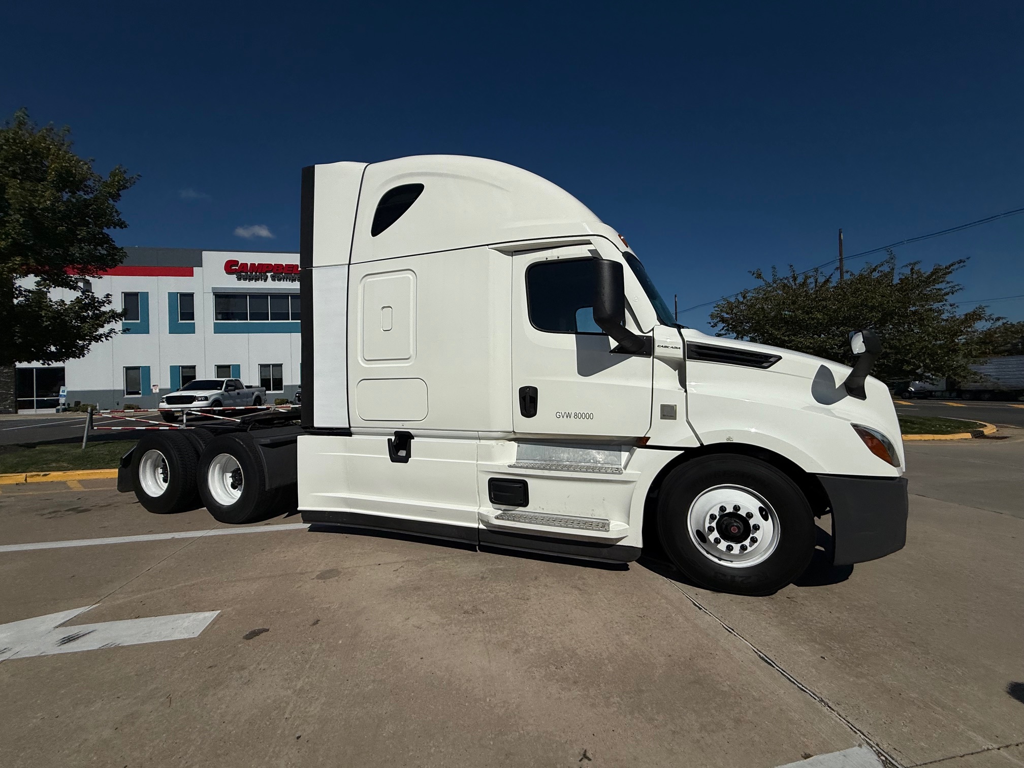 2022 Freightliner CASCADIA 126 - image 1 of 6