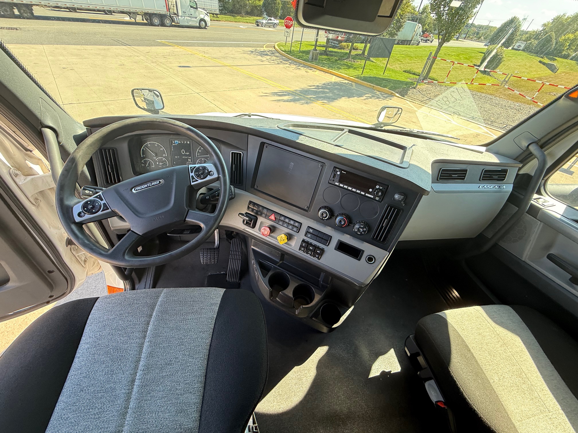 2022 FREIGHTLINER CASCADIA 126 211367-11 2022 FREIGHTLINER CASCADIA 126 211367-11