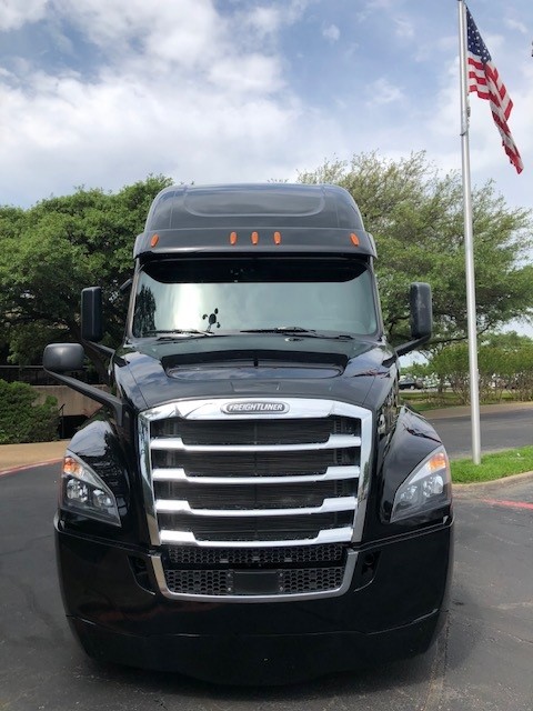 2022 FREIGHTLINER CASCADIA 126 - image 2 of 4