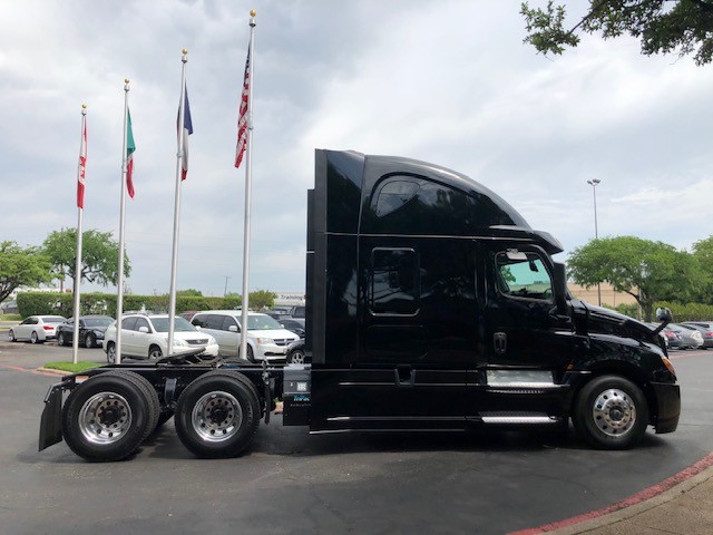 2022 FREIGHTLINER CASCADIA 126 - image 3 of 4