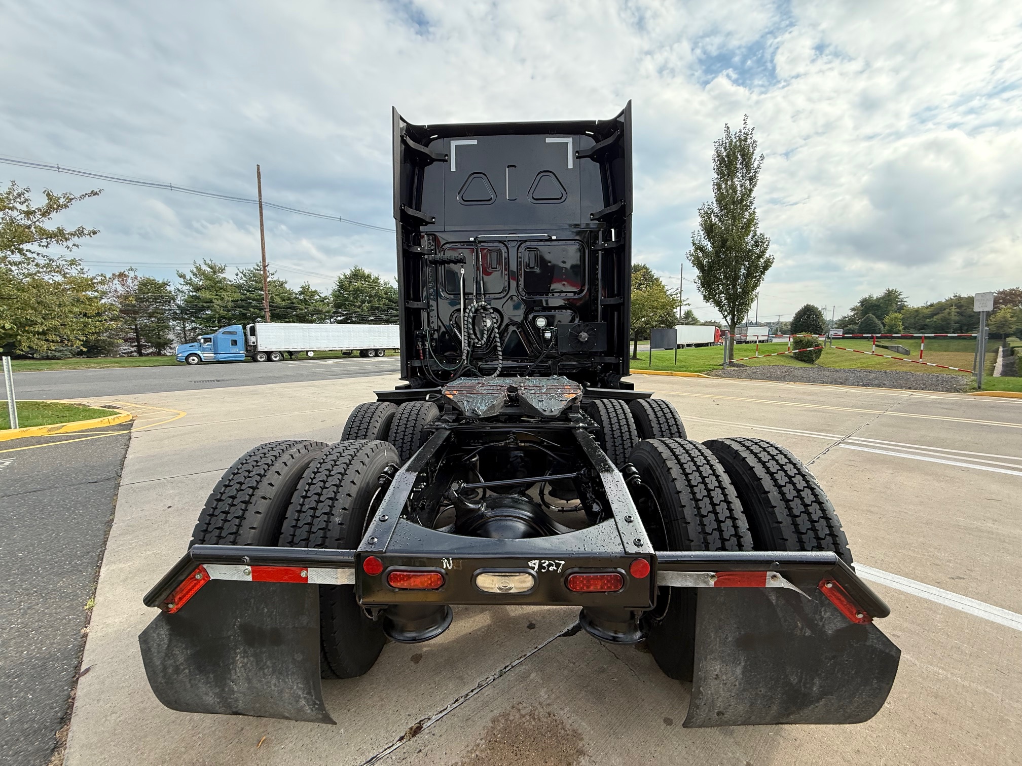2022 FREIGHTLINER CASCADIA 126 - image 5 of 6