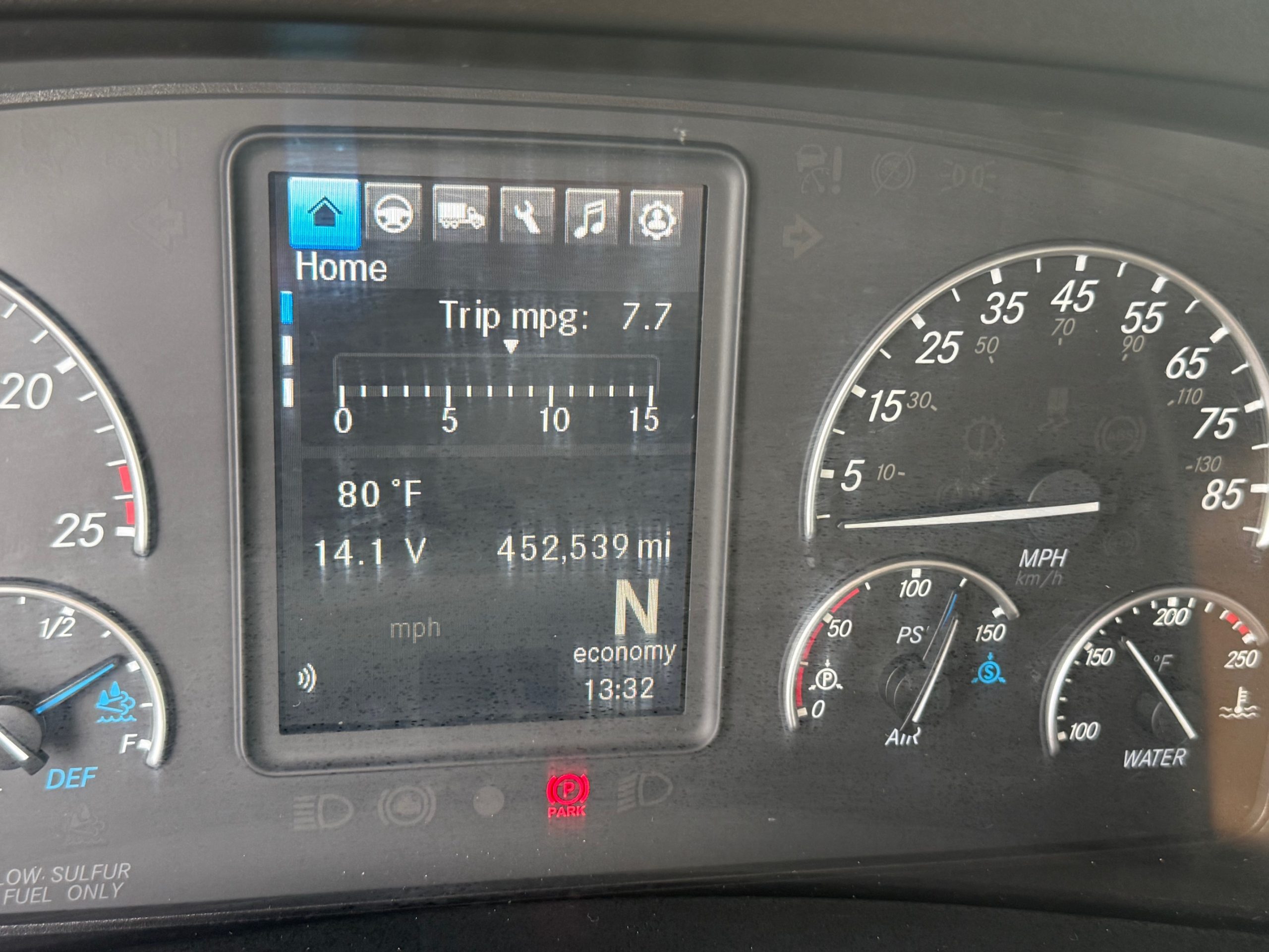 2022 Freightliner CASCADIA 126 - image 1 of 6