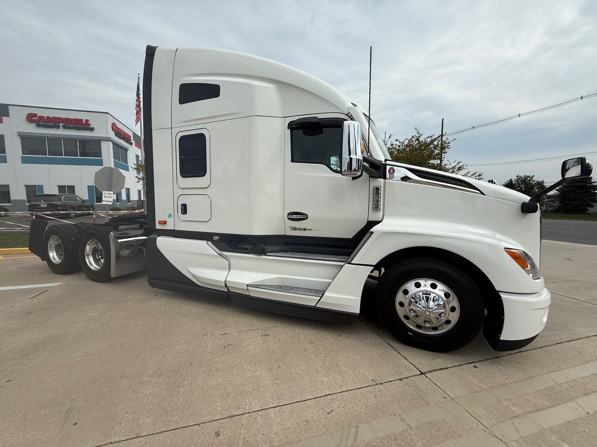 2022 KENWORTH T680 - image 1 of 6