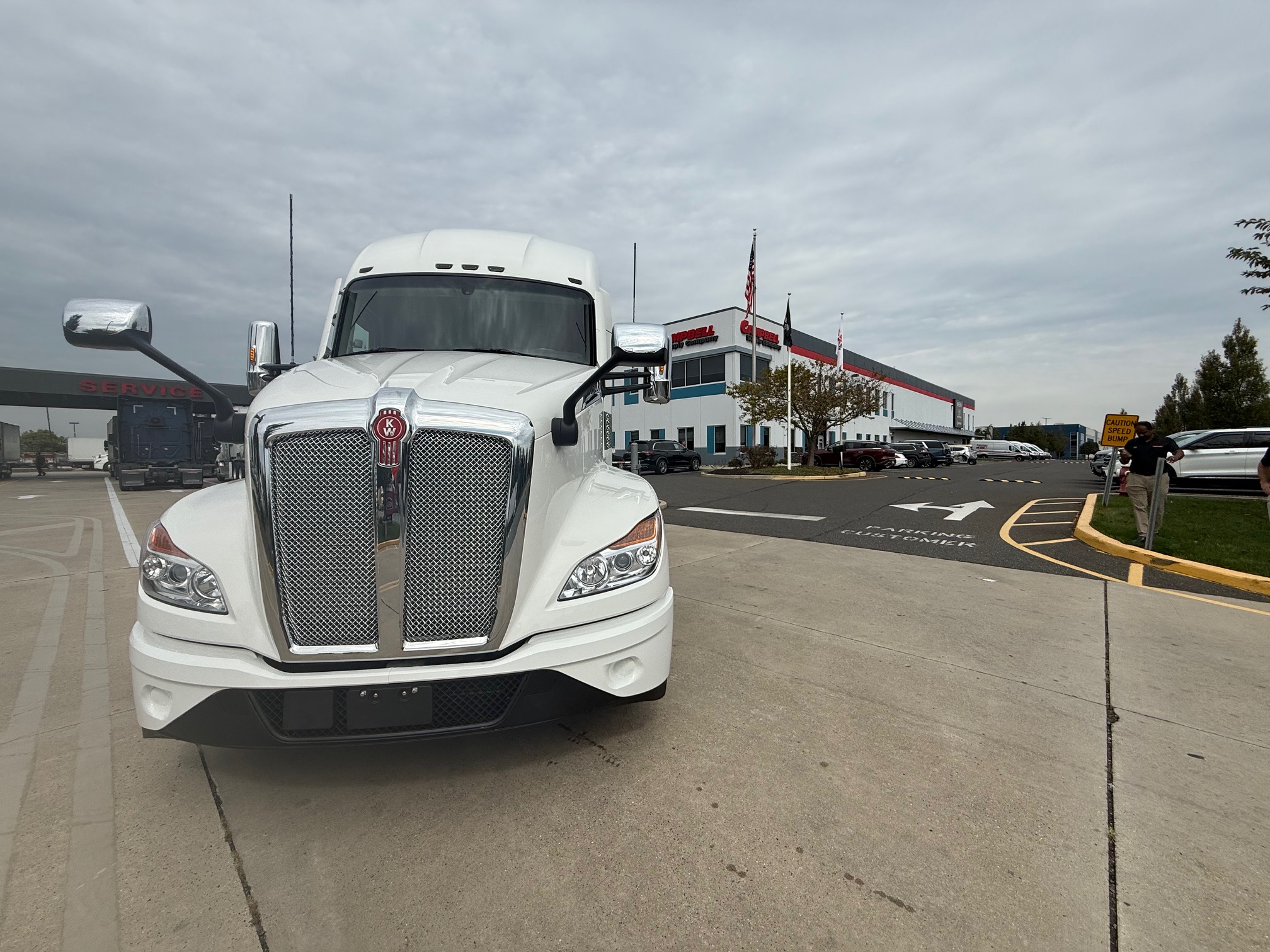 2022 KENWORTH T680 - image 2 of 6