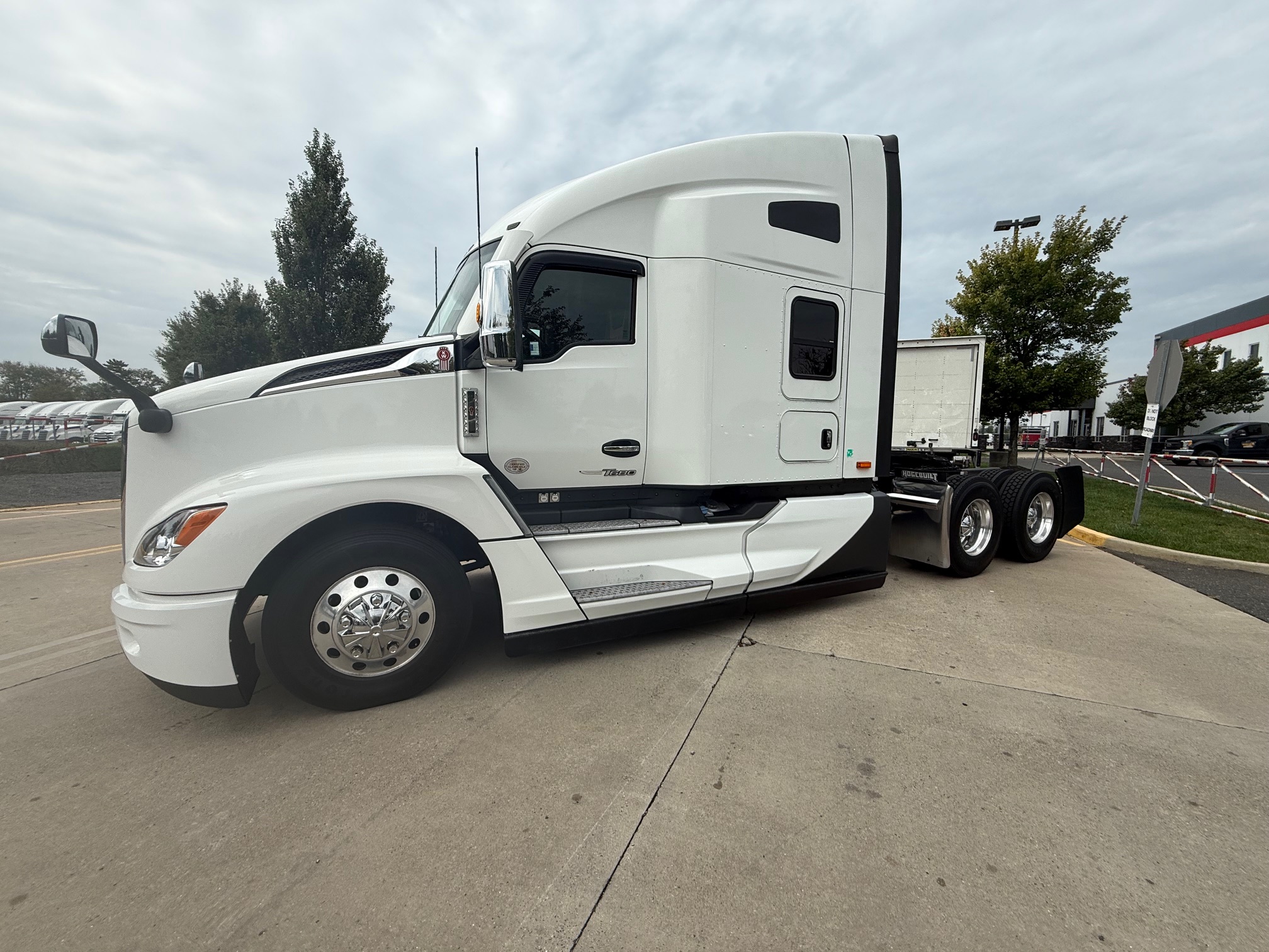 2022 KENWORTH T680 - image 3 of 6