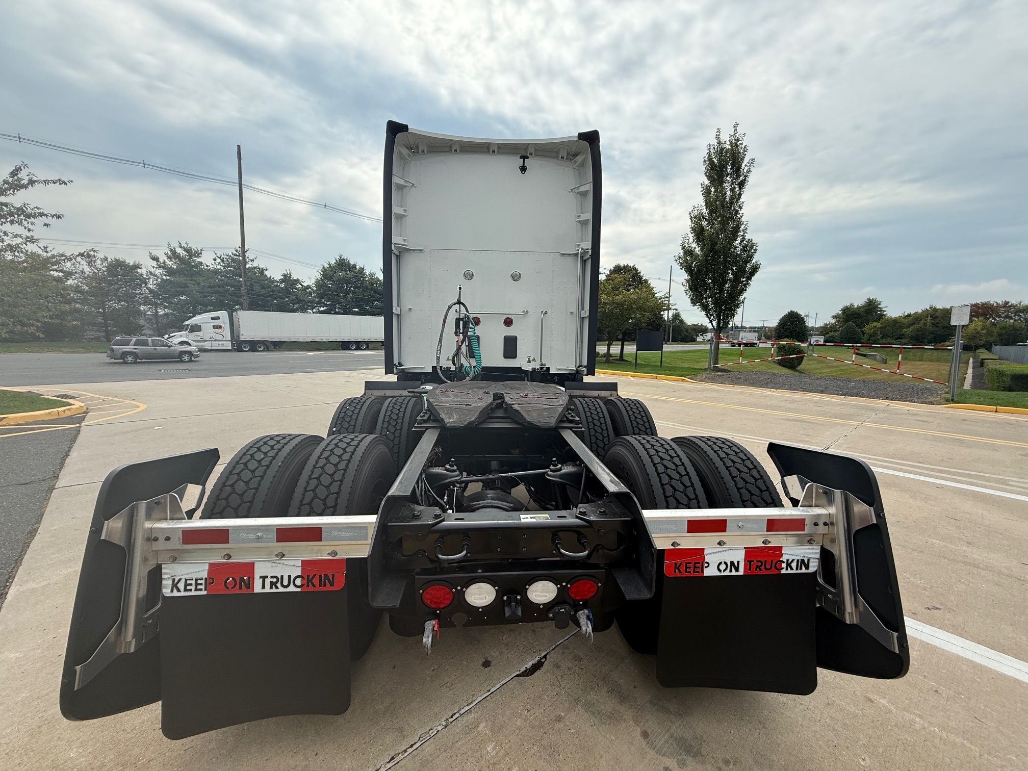 2022 KENWORTH T680 - image 4 of 6