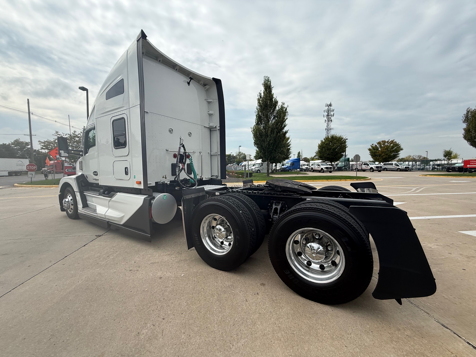 2022 KENWORTH T680 - image 5 of 6