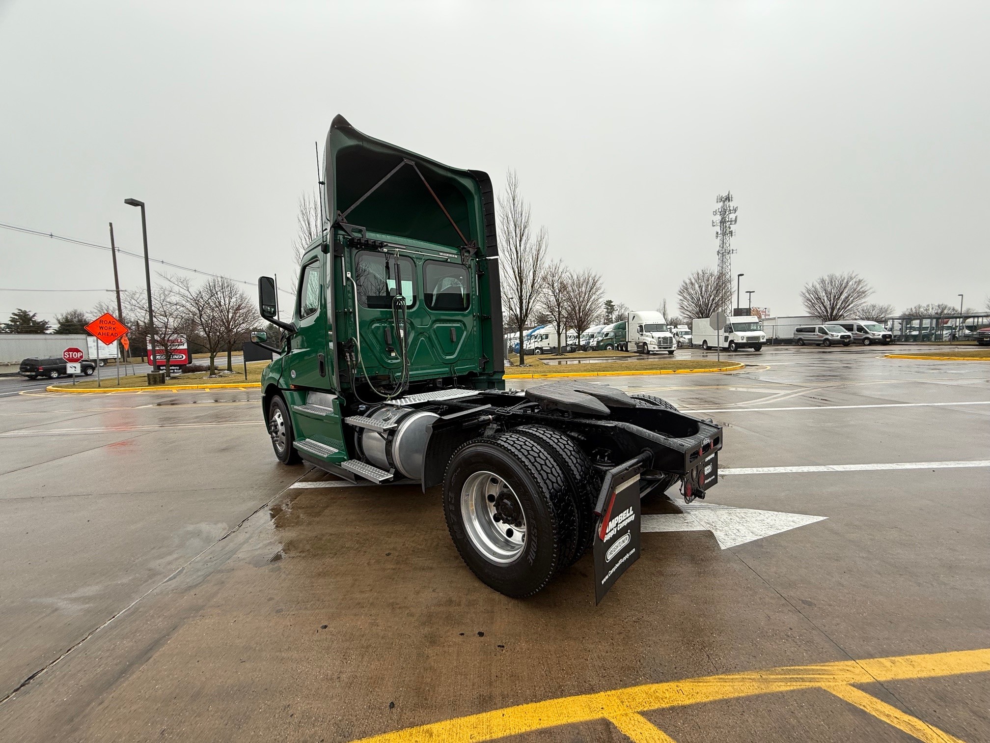 2020 Freightliner CASCADIA PT126D 2020 Freightliner CASCADIA PT126D - image 4 of 6