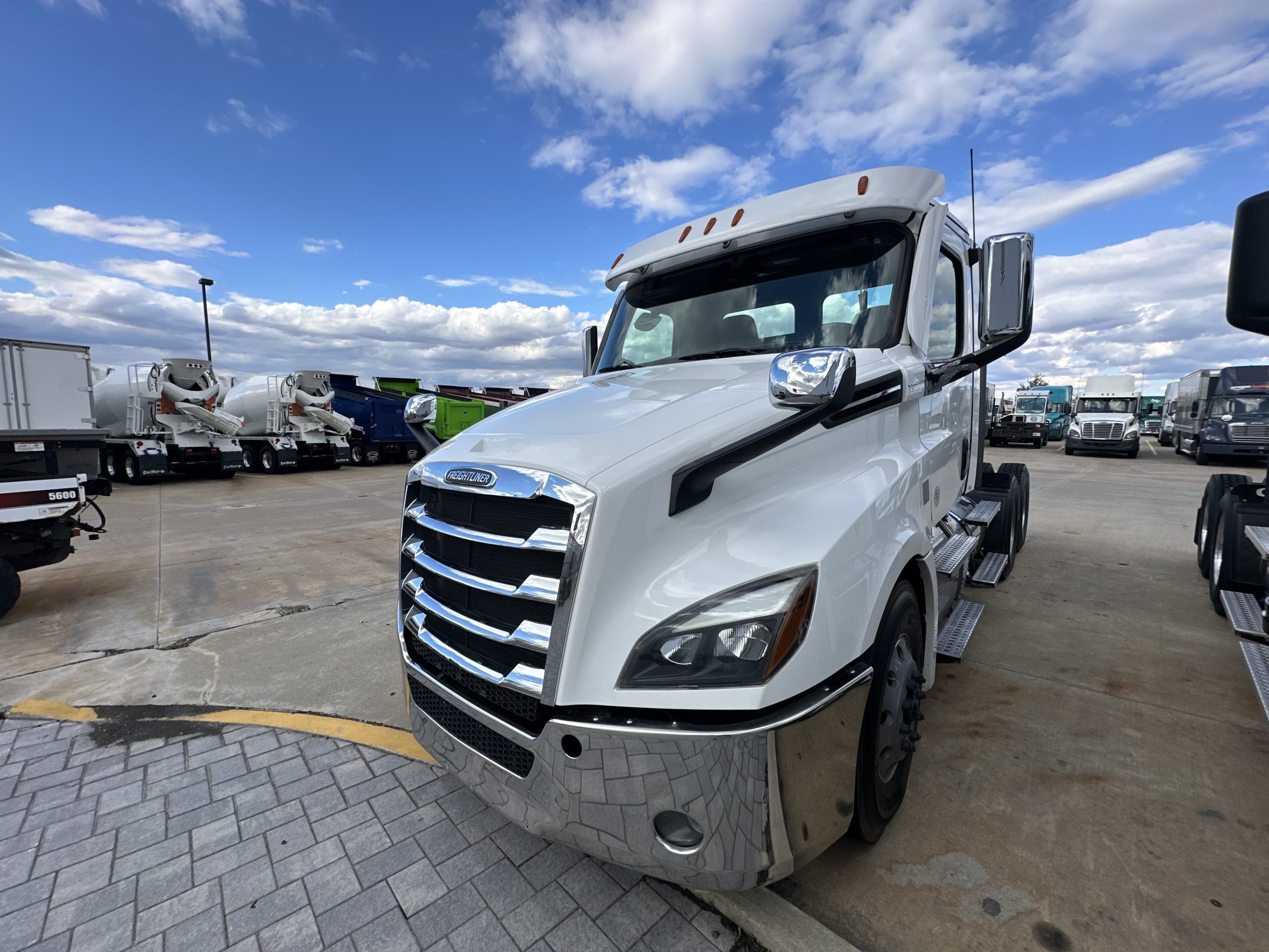 2021 FREIGHTLINER CASCADIA 126 2021 FREIGHTLINER CASCADIA 126 - image 2 of 2