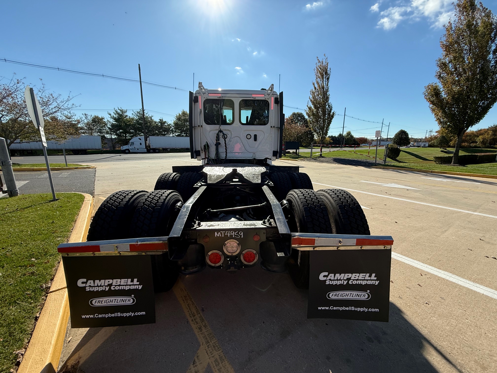 2021 FREIGHTLINER CASCADIA 126 - image 5 of 6