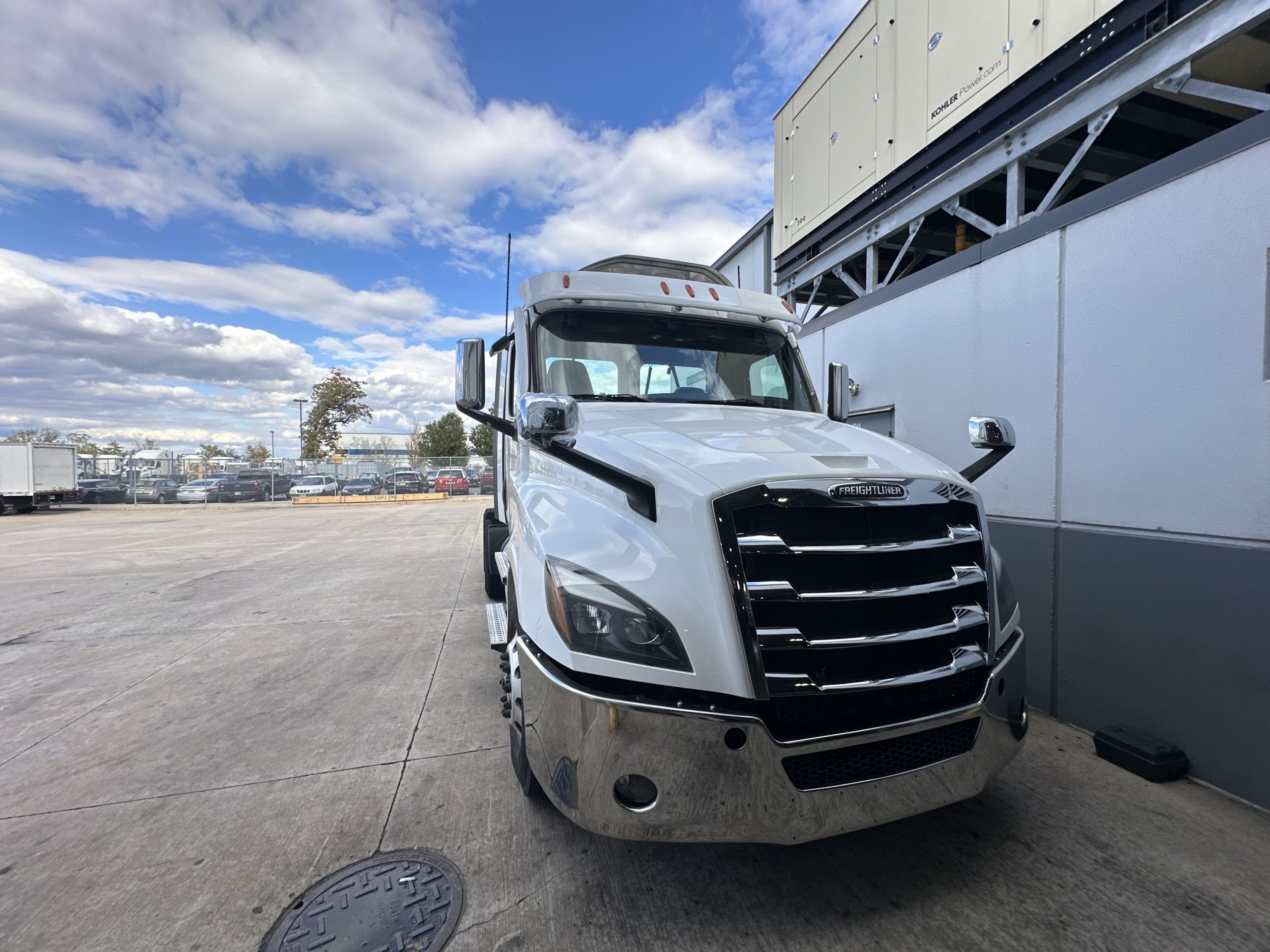 2021 FREIGHTLINER CASCADIA 126 2021 FREIGHTLINER CASCADIA 126 - image 2 of 2
