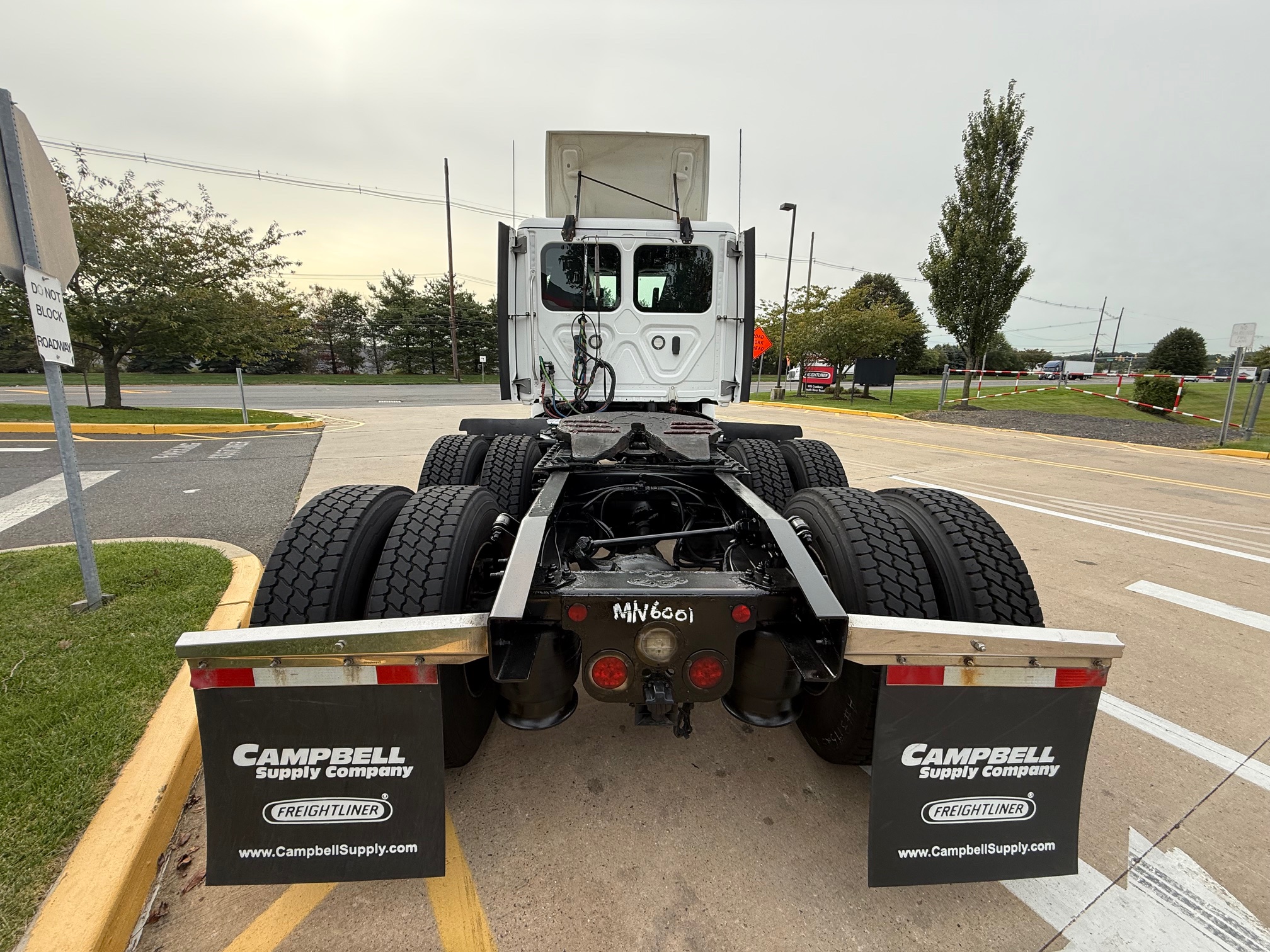 2021 FREIGHTLINER CASCADIA 126 - image 5 of 6