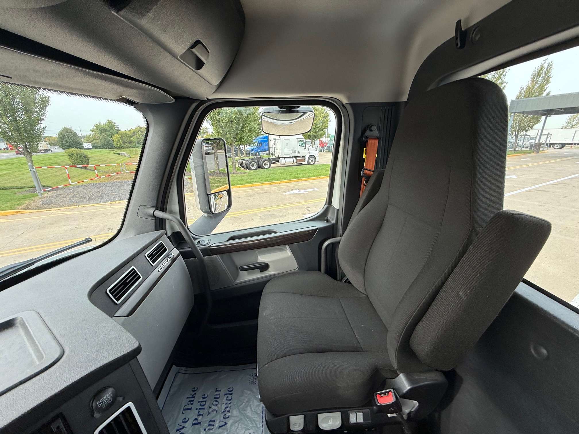 2021 FREIGHTLINER CASCADIA 126 211370-14 2021 FREIGHTLINER CASCADIA 126 211370-14