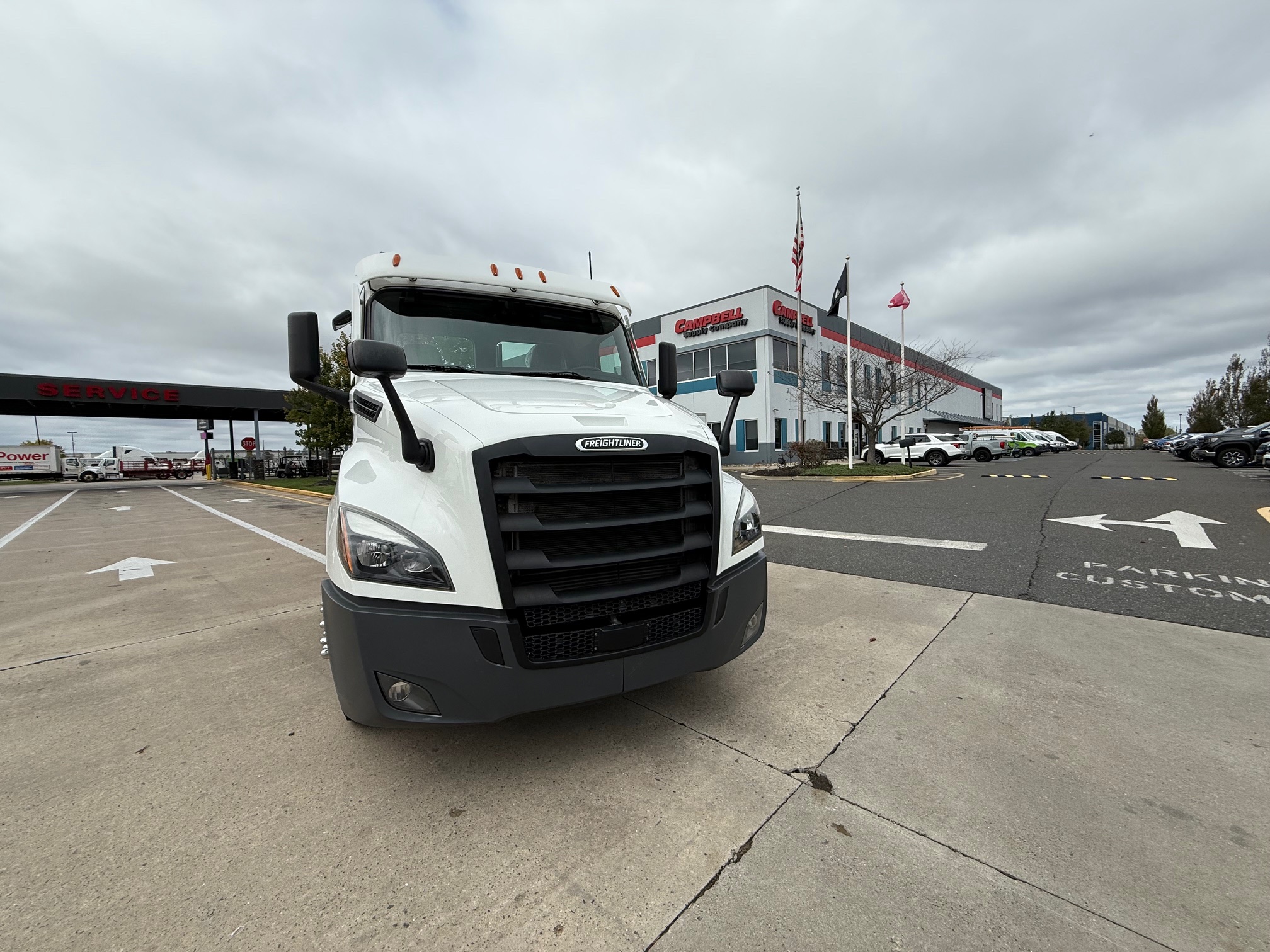 2021 FREIGHTLINER CASCADIA 126 2021 FREIGHTLINER CASCADIA 126 - image 2 of 6