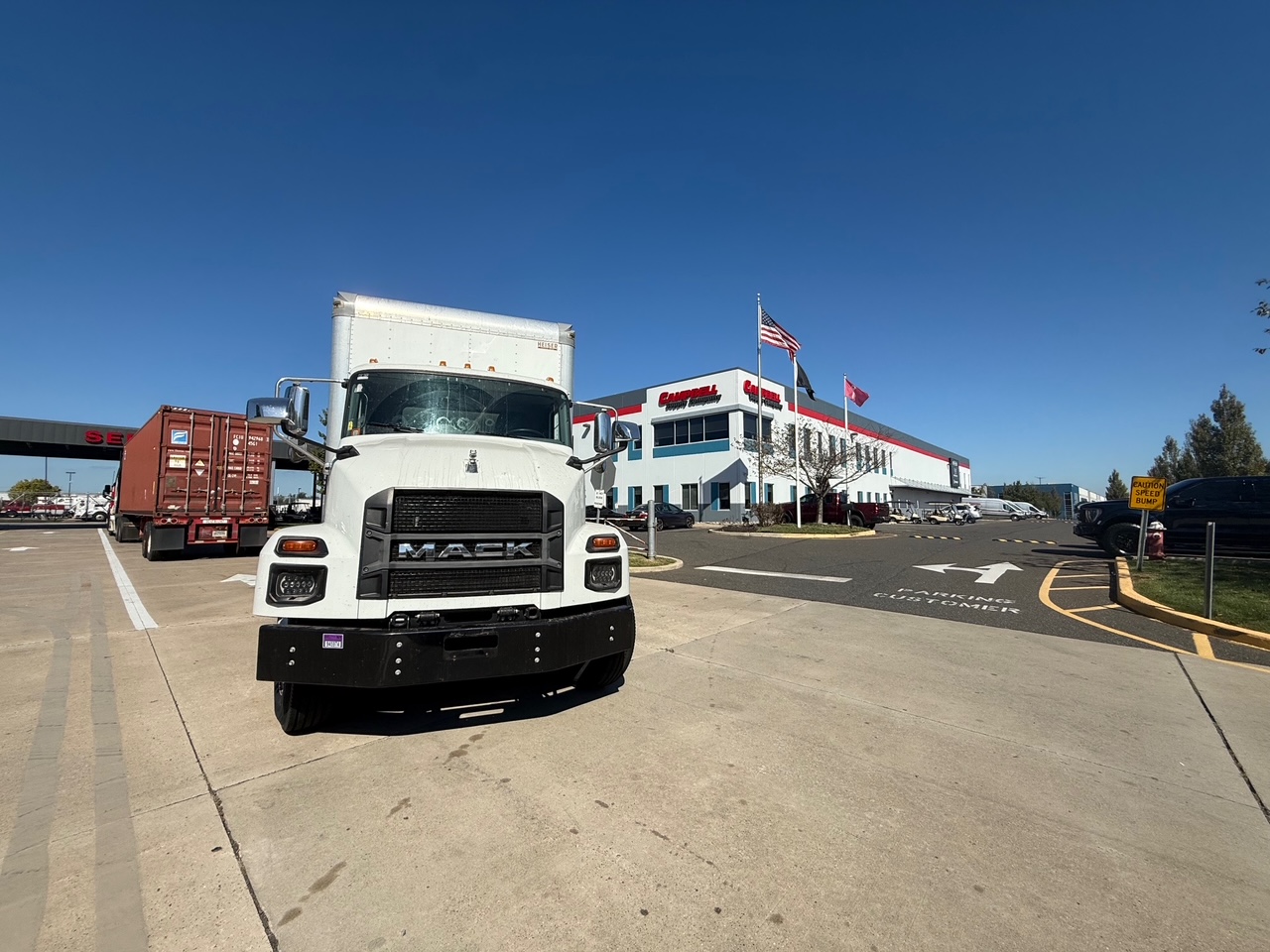 2022 MACK MD7 - image 2 of 6