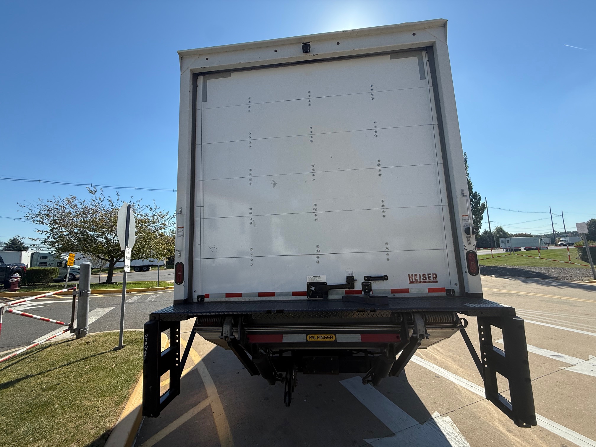 2022 MACK MD7 - image 5 of 6