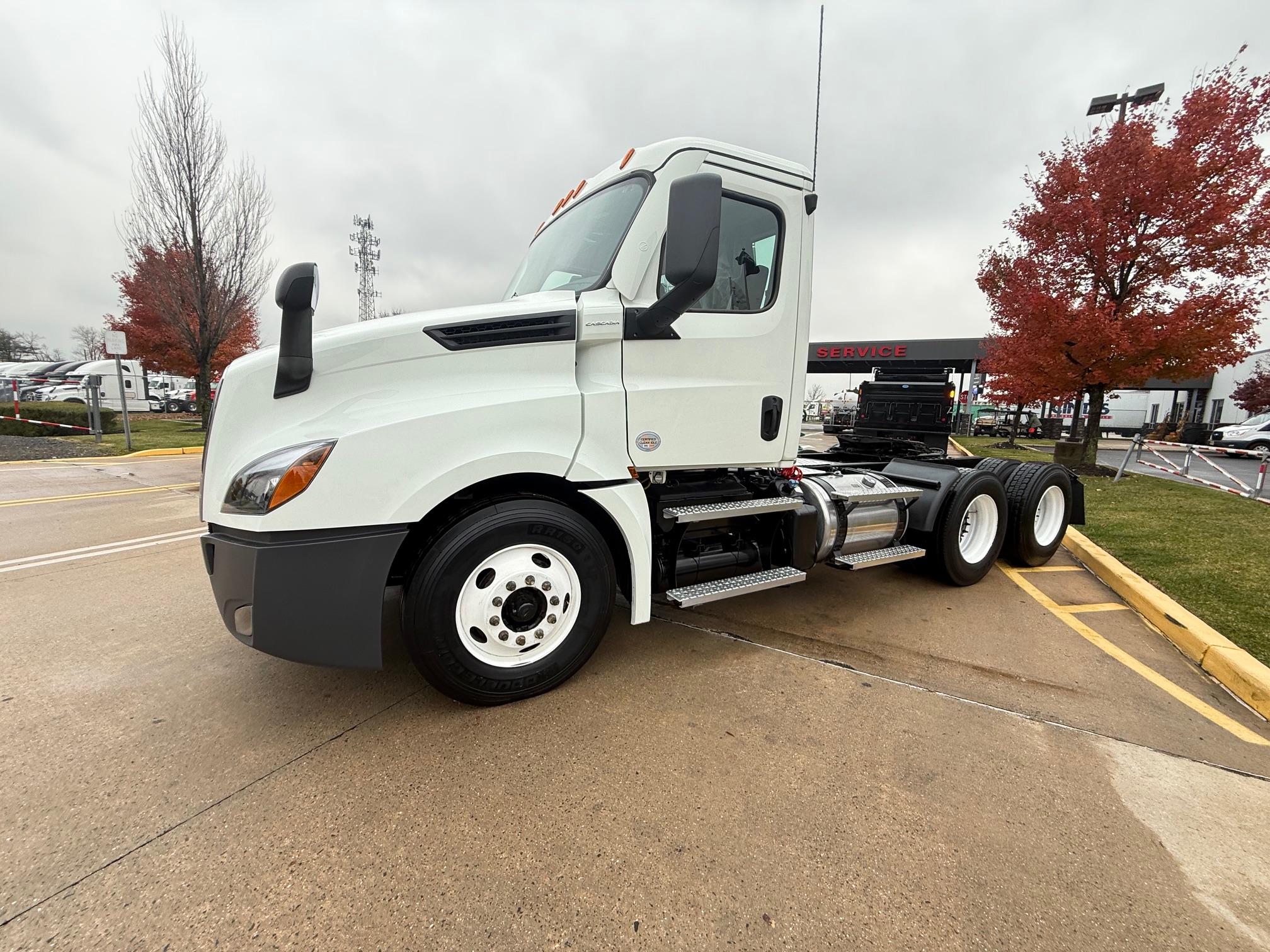 2021 Freightliner CASCADIA 126 2021 Freightliner CASCADIA 126 - image 3 of 6