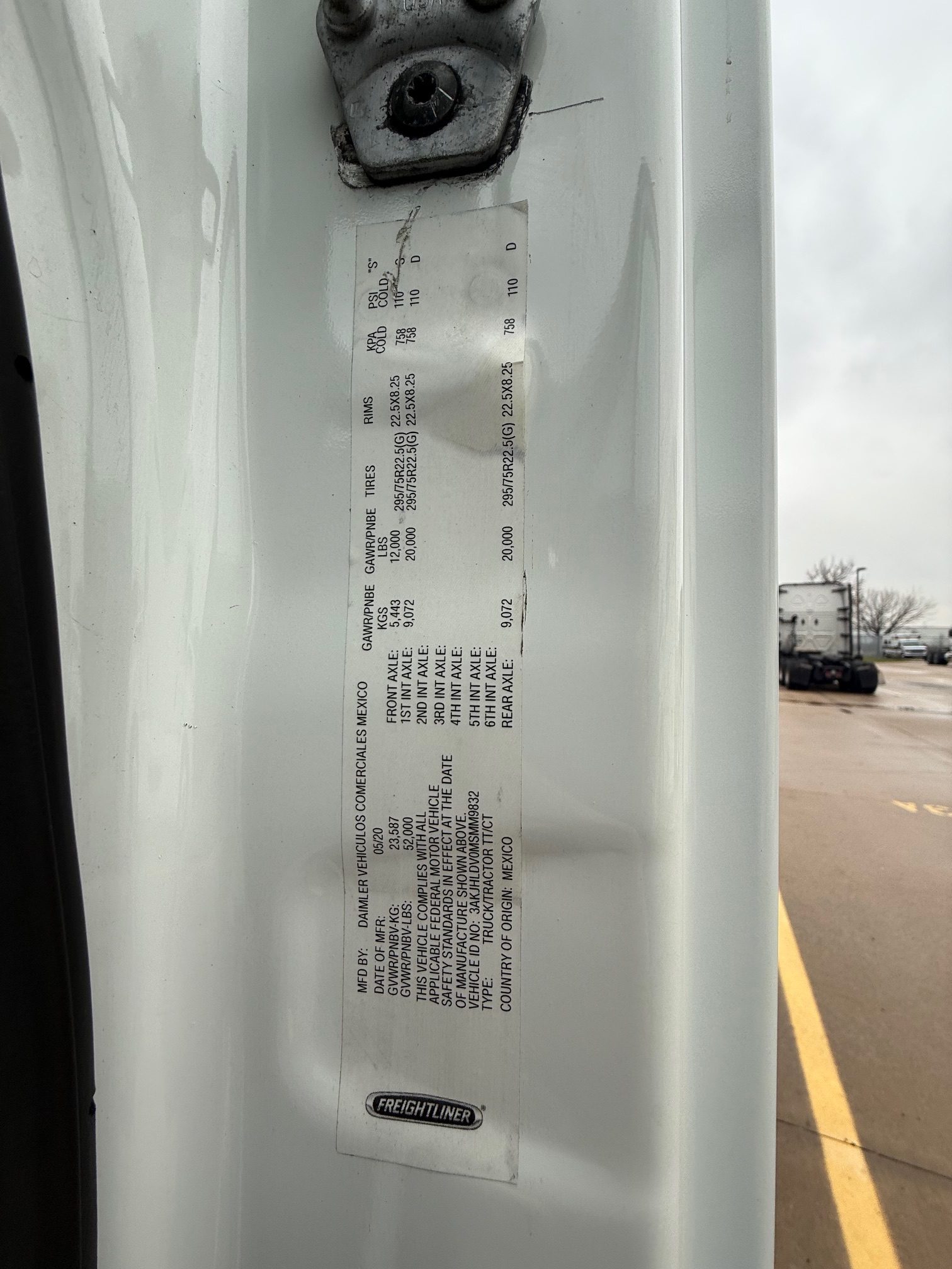 2021 Freightliner CASCADIA 126 212133-18 2021 Freightliner CASCADIA 126 212133-18