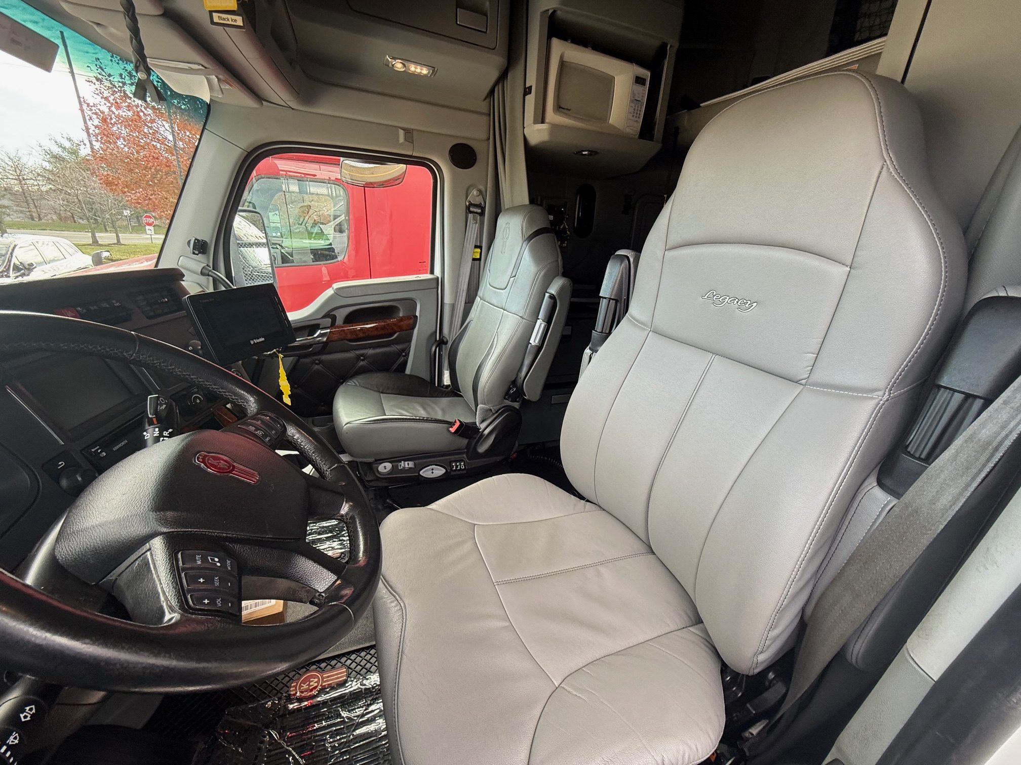 2021 KENWORTH T680 2021 KENWORTH T680 - image 2 of 6