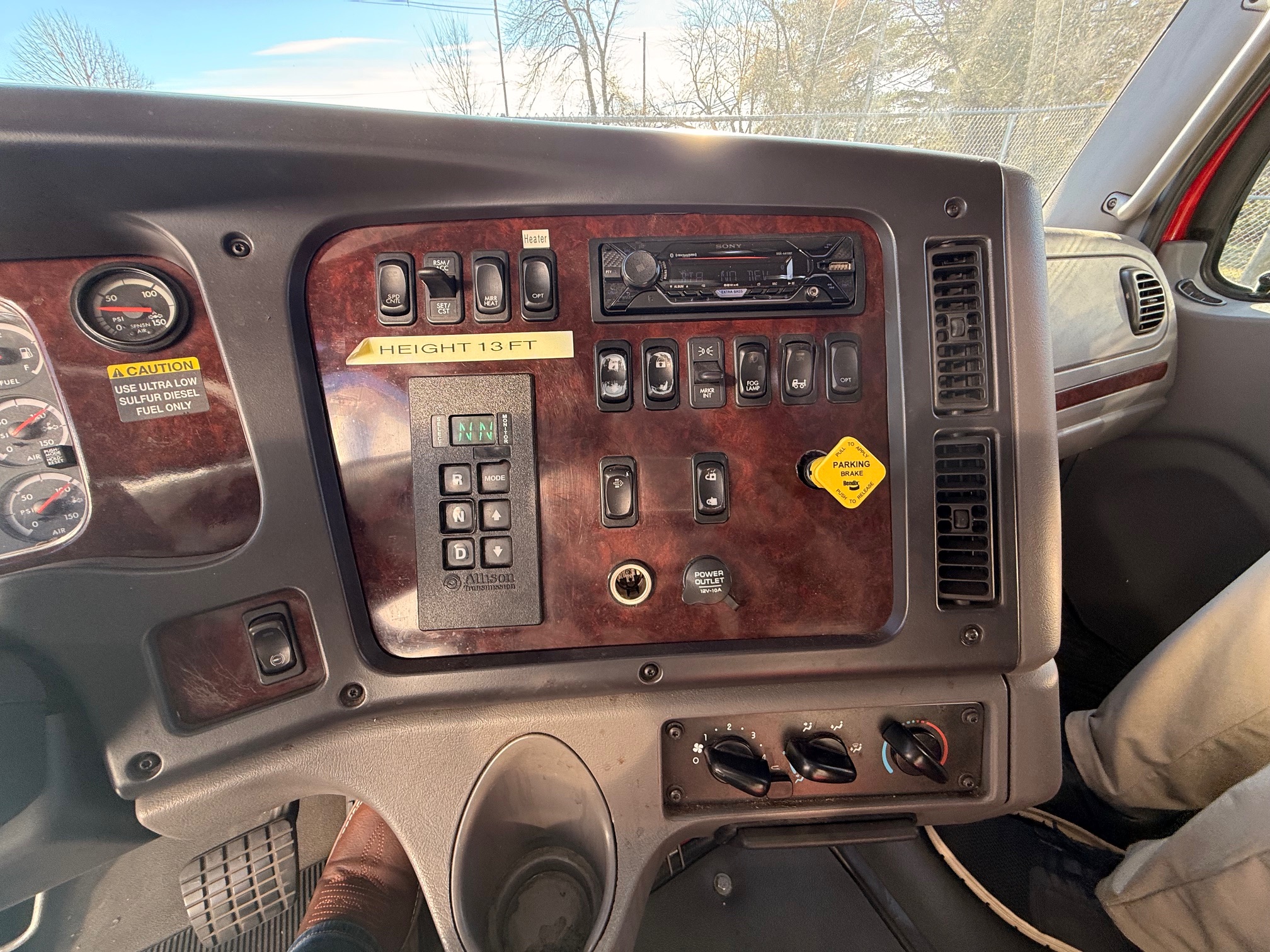 2010 Freightliner M2106 123362-05 2010 Freightliner M2106 123362-05