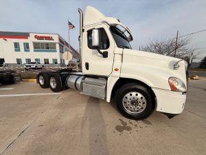 2015 Freightliner CASCADIA 145746-01