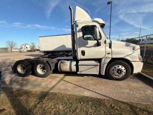 2015 Freightliner CASCADIA 145746-01