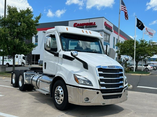 2024 Freightliner Cascadia PE116D - image 2 of 6