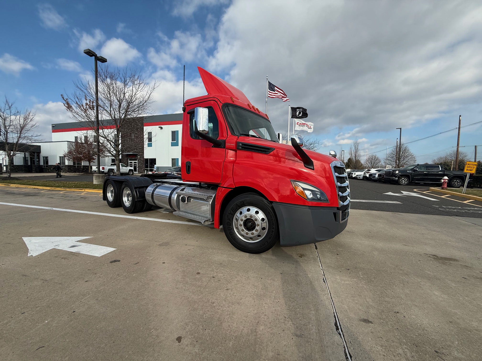2020 Freightliner CASCADIA 126 - image 1 of 6