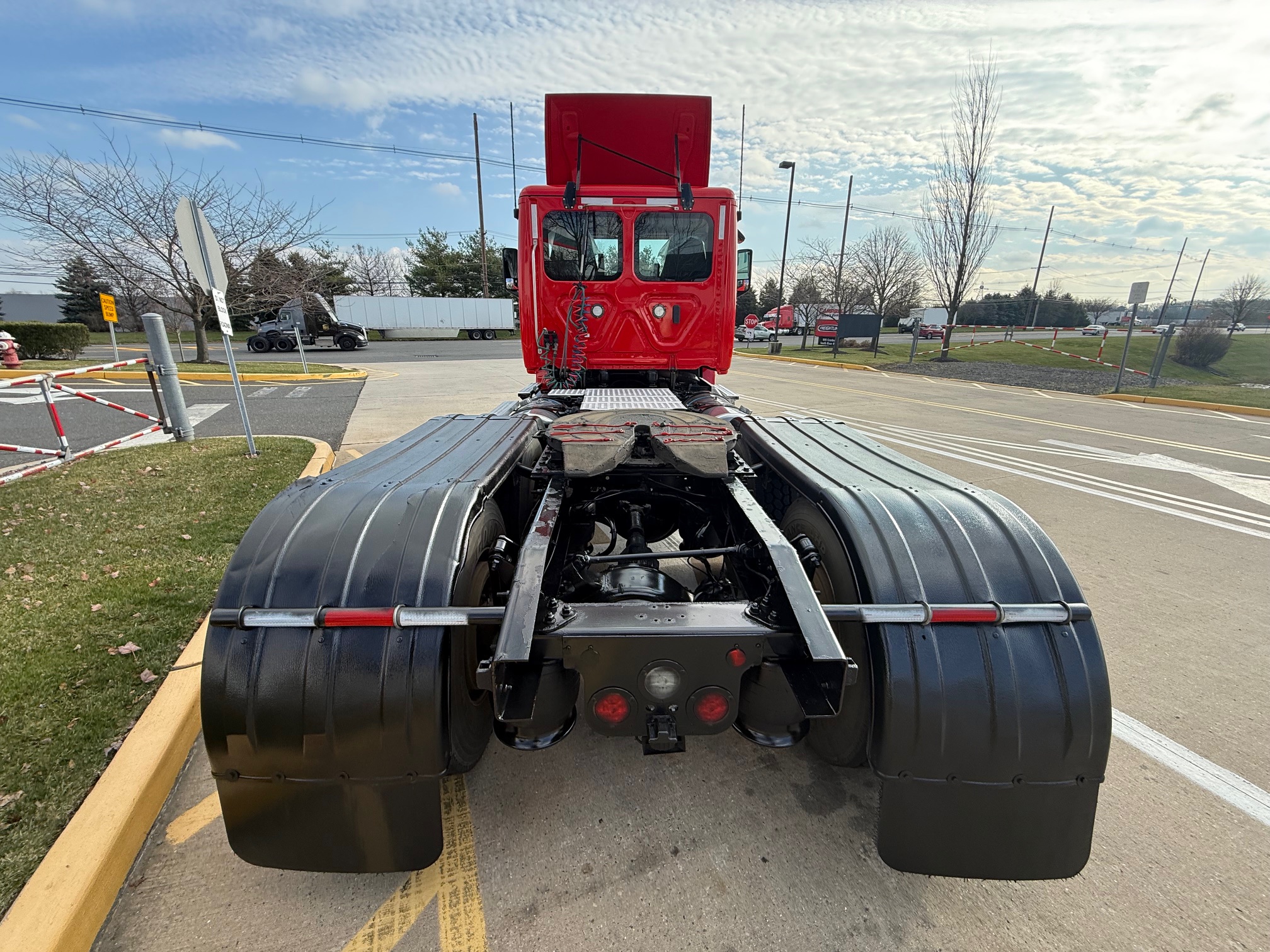2020 Freightliner CASCADIA 126 - image 5 of 6
