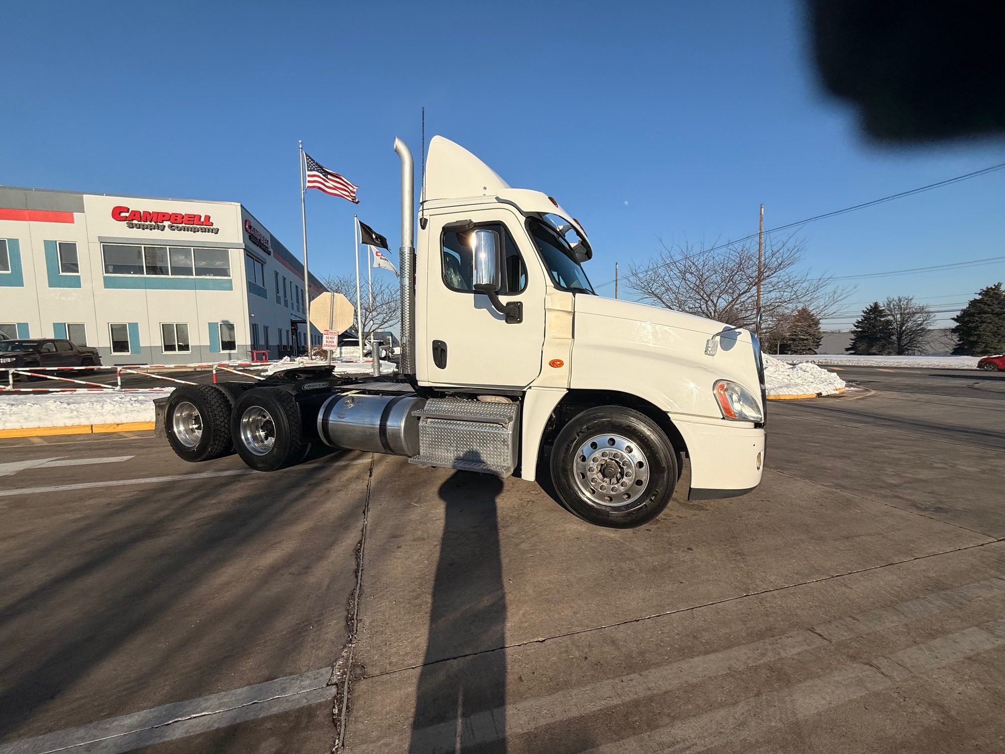 2016 Freightliner CASCADIA 2016 Freightliner CASCADIA - image 1 of 6