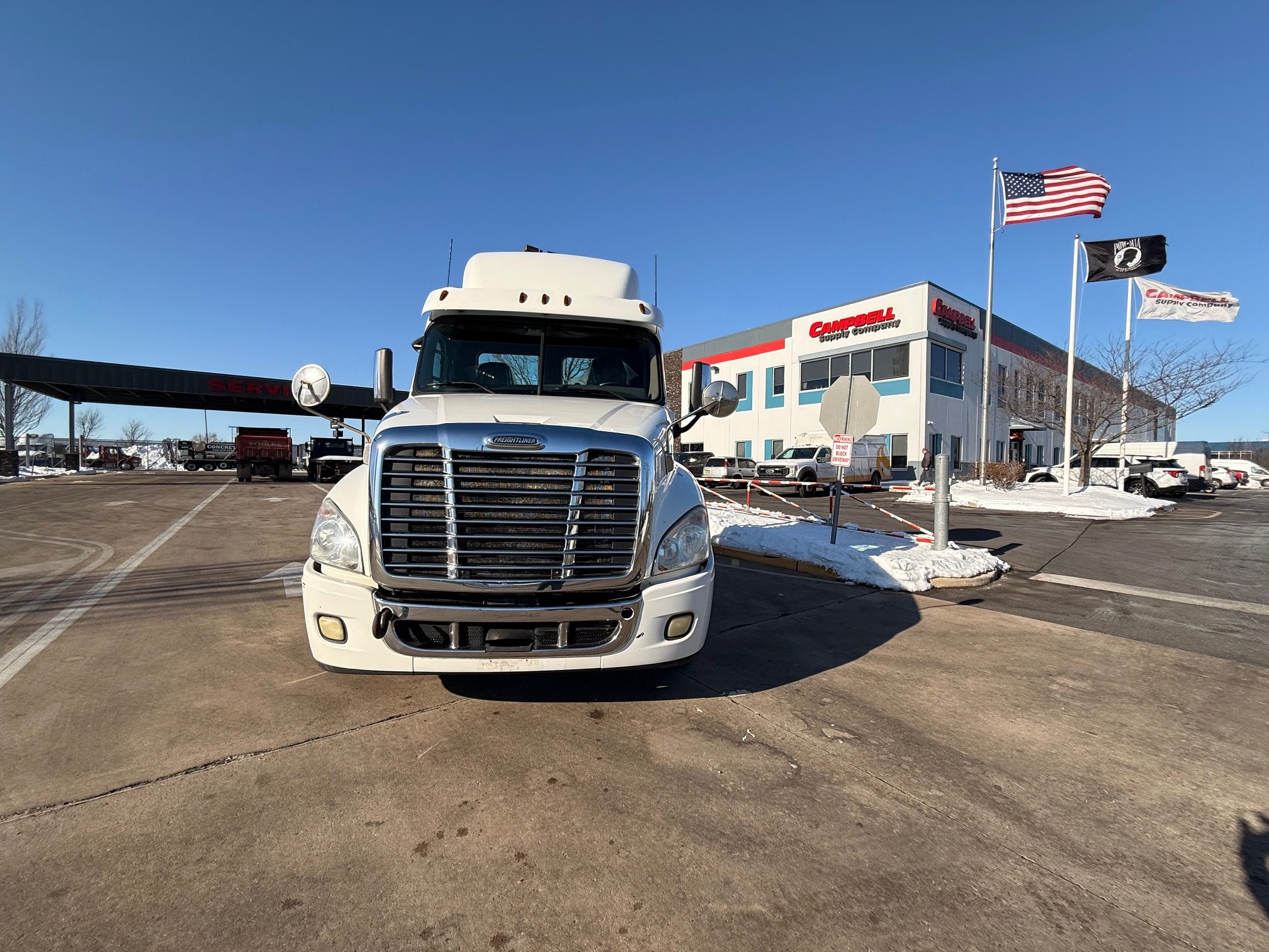 2016 Freightliner CASCADIA 2016 Freightliner CASCADIA - image 3 of 6