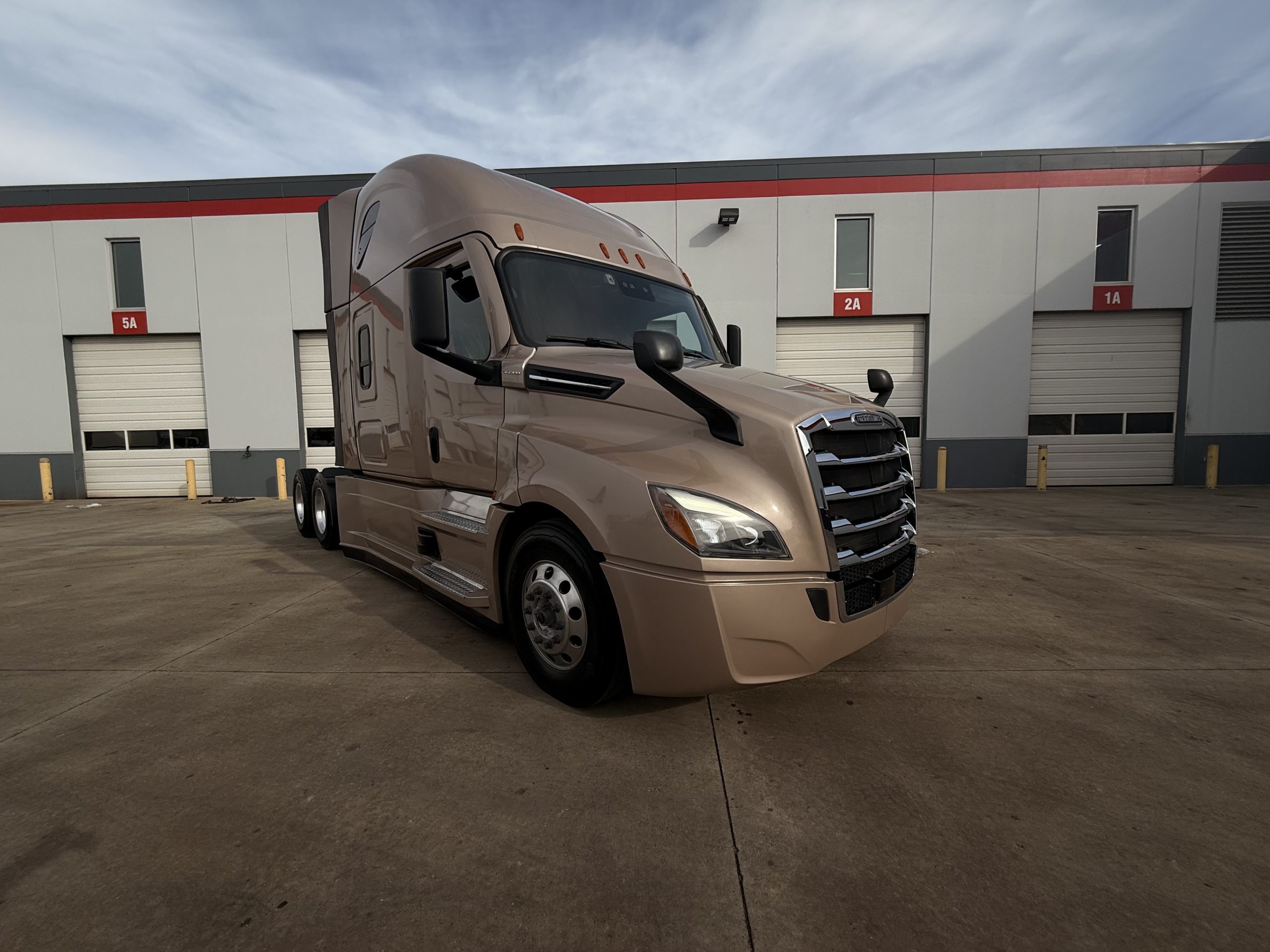 2023 FREIGHTLINER CASCADIA PT126S 2023 FREIGHTLINER CASCADIA PT126S - image 1 of 6