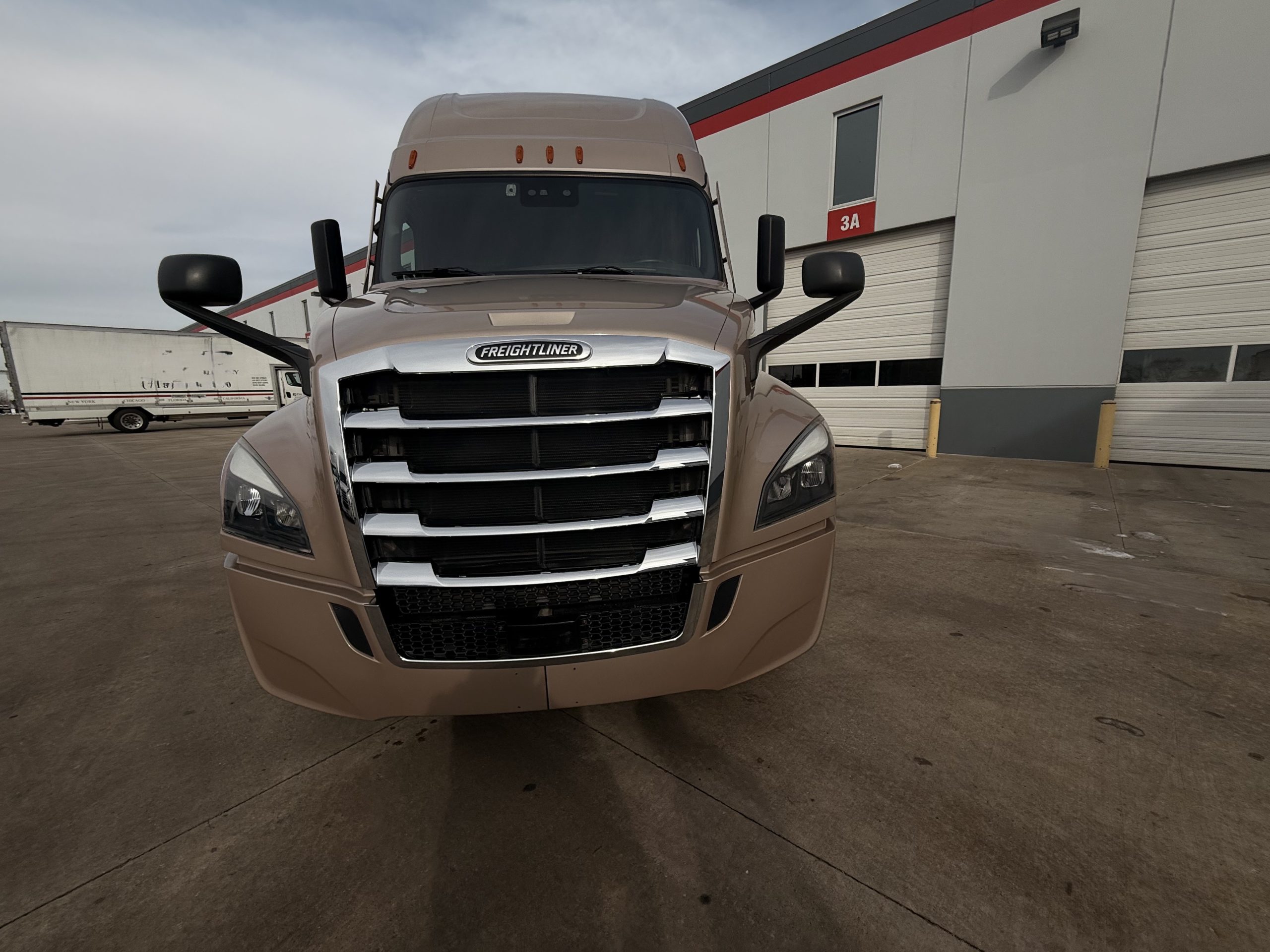 2023 FREIGHTLINER CASCADIA PT126S 2023 FREIGHTLINER CASCADIA PT126S - image 2 of 6