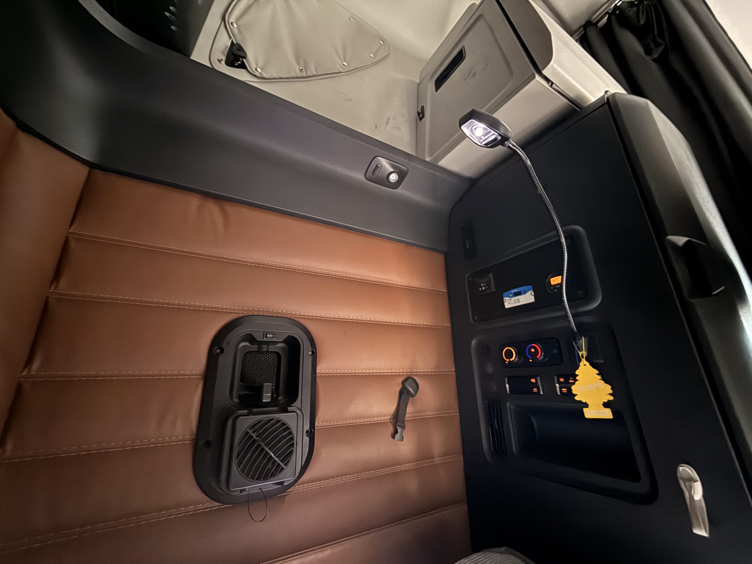 2023 FREIGHTLINER CASCADIA PT126S 213262-17 2023 FREIGHTLINER CASCADIA PT126S 213262-17