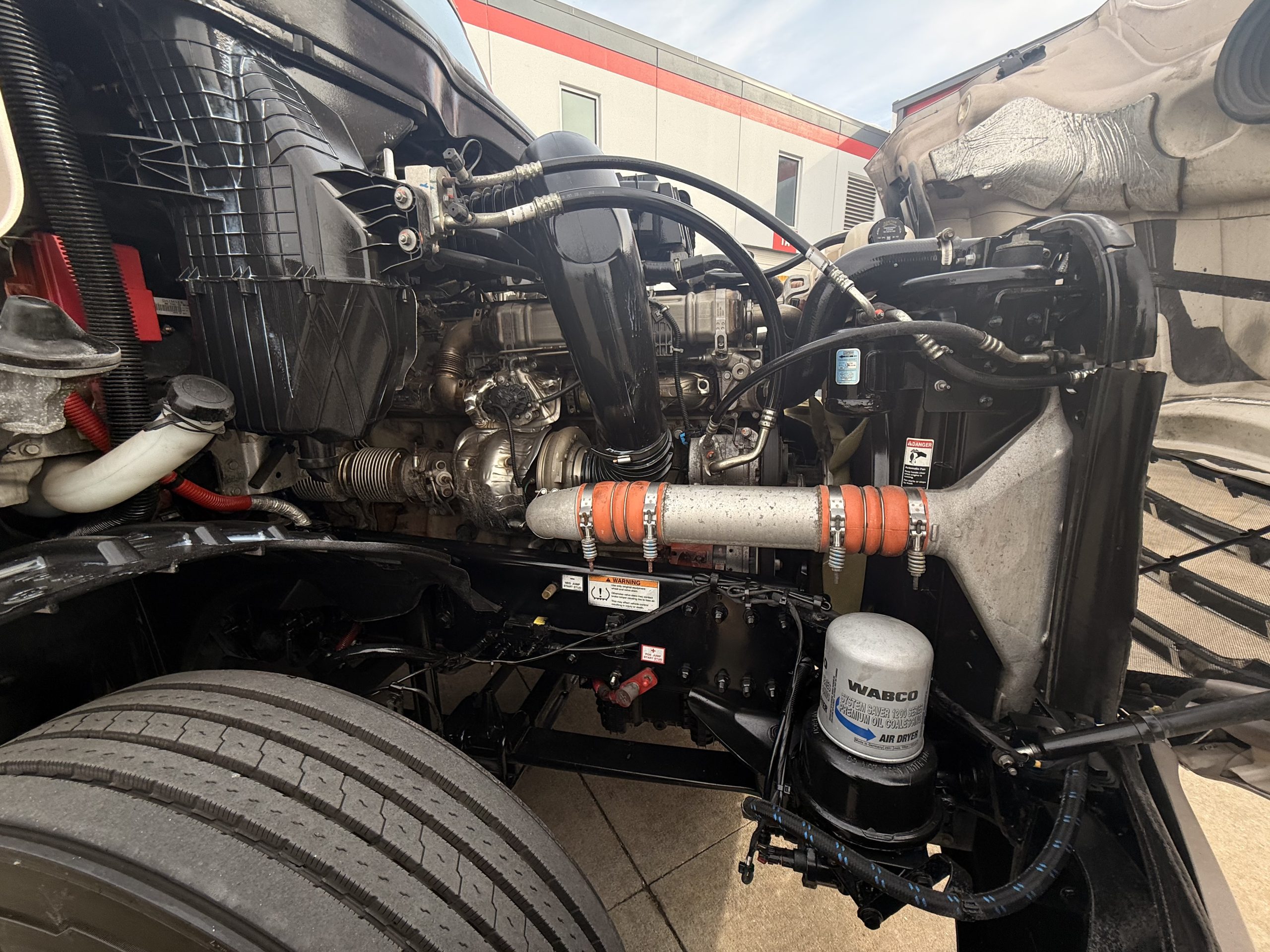 2023 FREIGHTLINER CASCADIA PT126S 213263-11 2023 FREIGHTLINER CASCADIA PT126S 213263-11