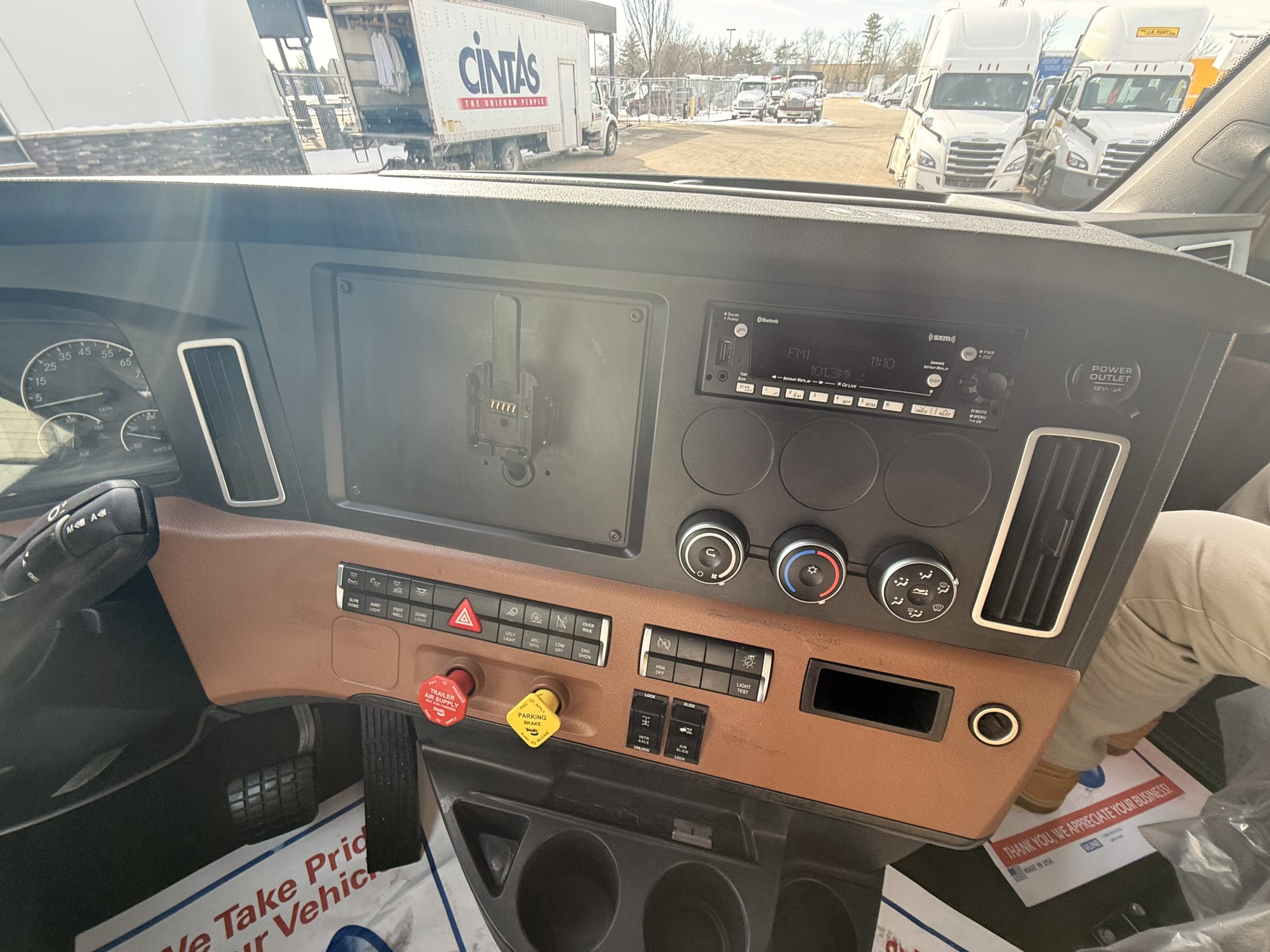 2023 FREIGHTLINER CASCADIA PT126S 213263-15 2023 FREIGHTLINER CASCADIA PT126S 213263-15