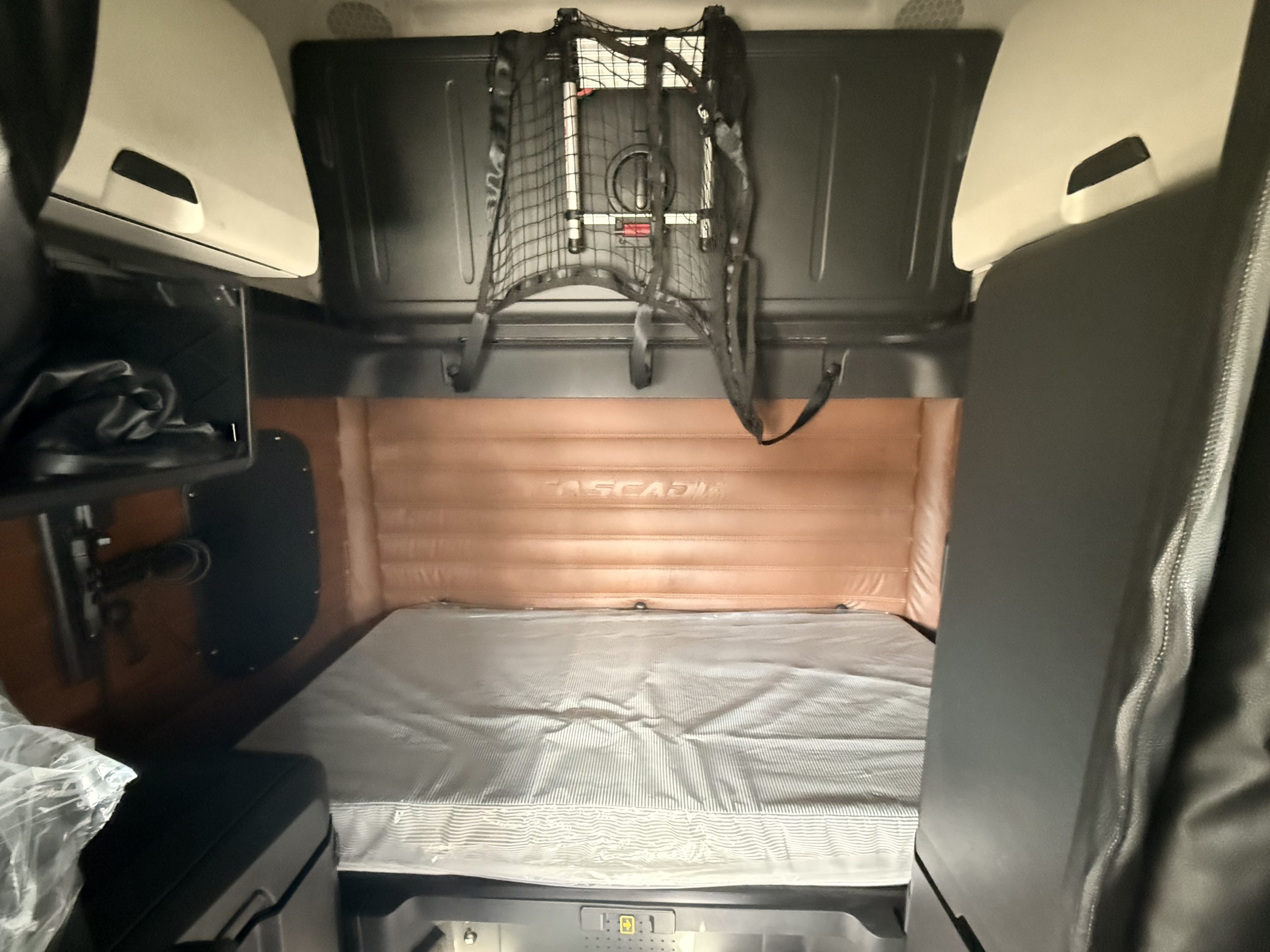 2023 FREIGHTLINER CASCADIA PT126S 213263-16 2023 FREIGHTLINER CASCADIA PT126S 213263-16